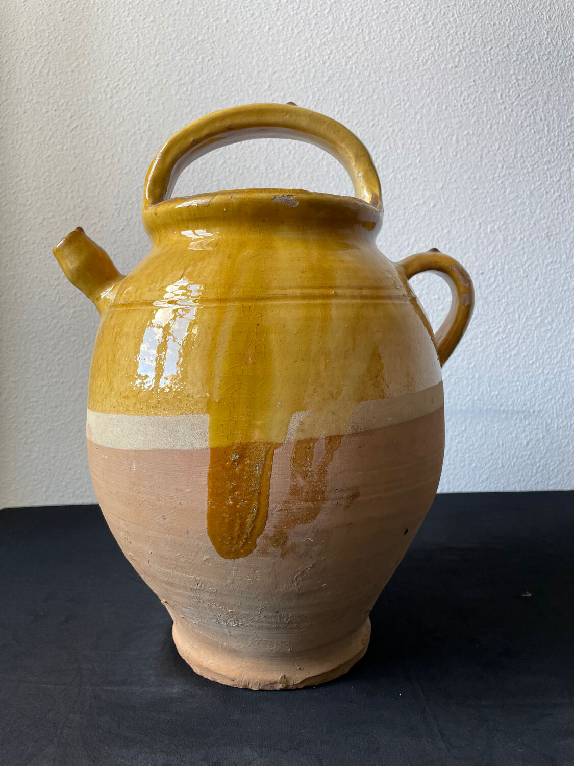 Cruche gargoulette chevrette en terre cuite vernissé jaune