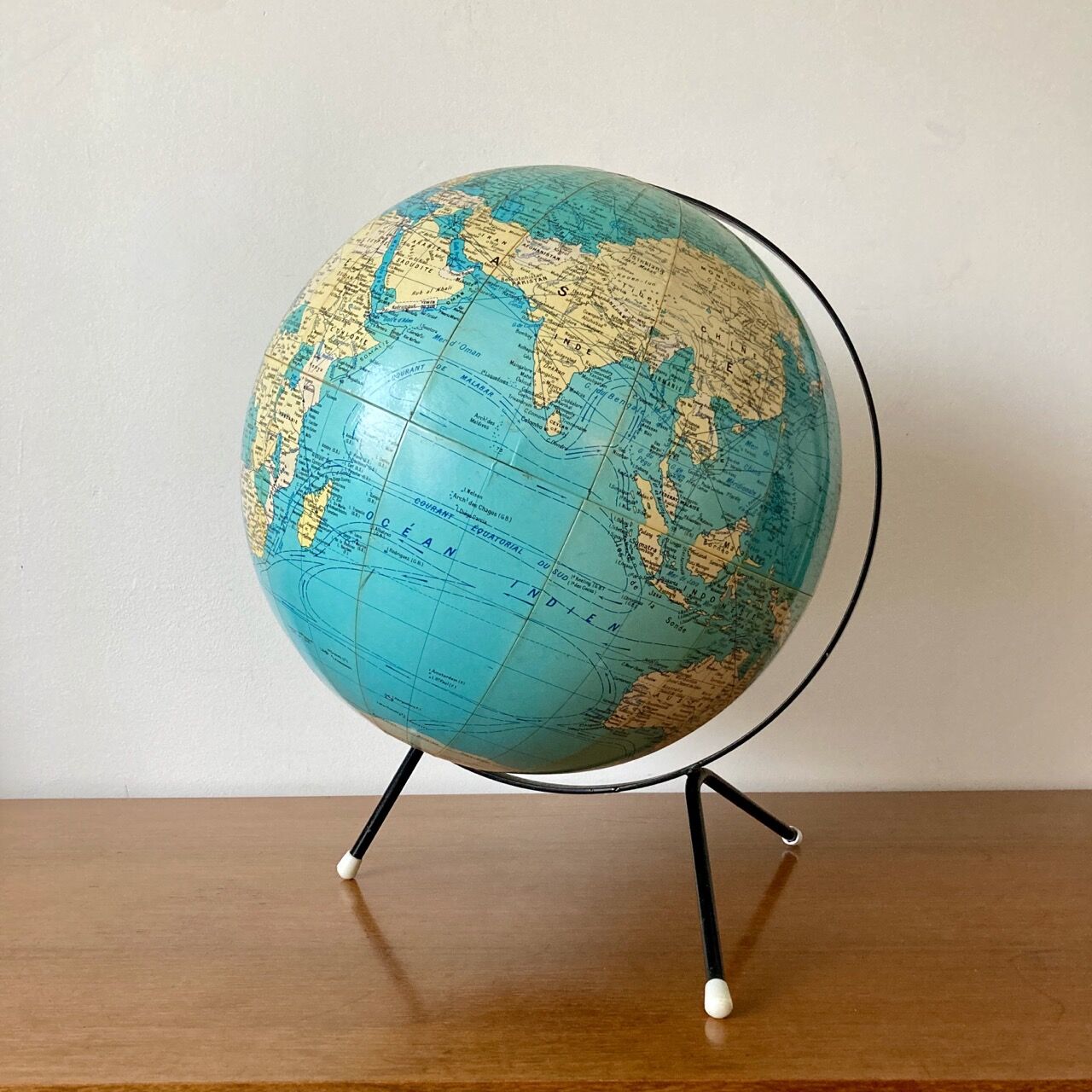 Girard and Barrère terrestrial globe