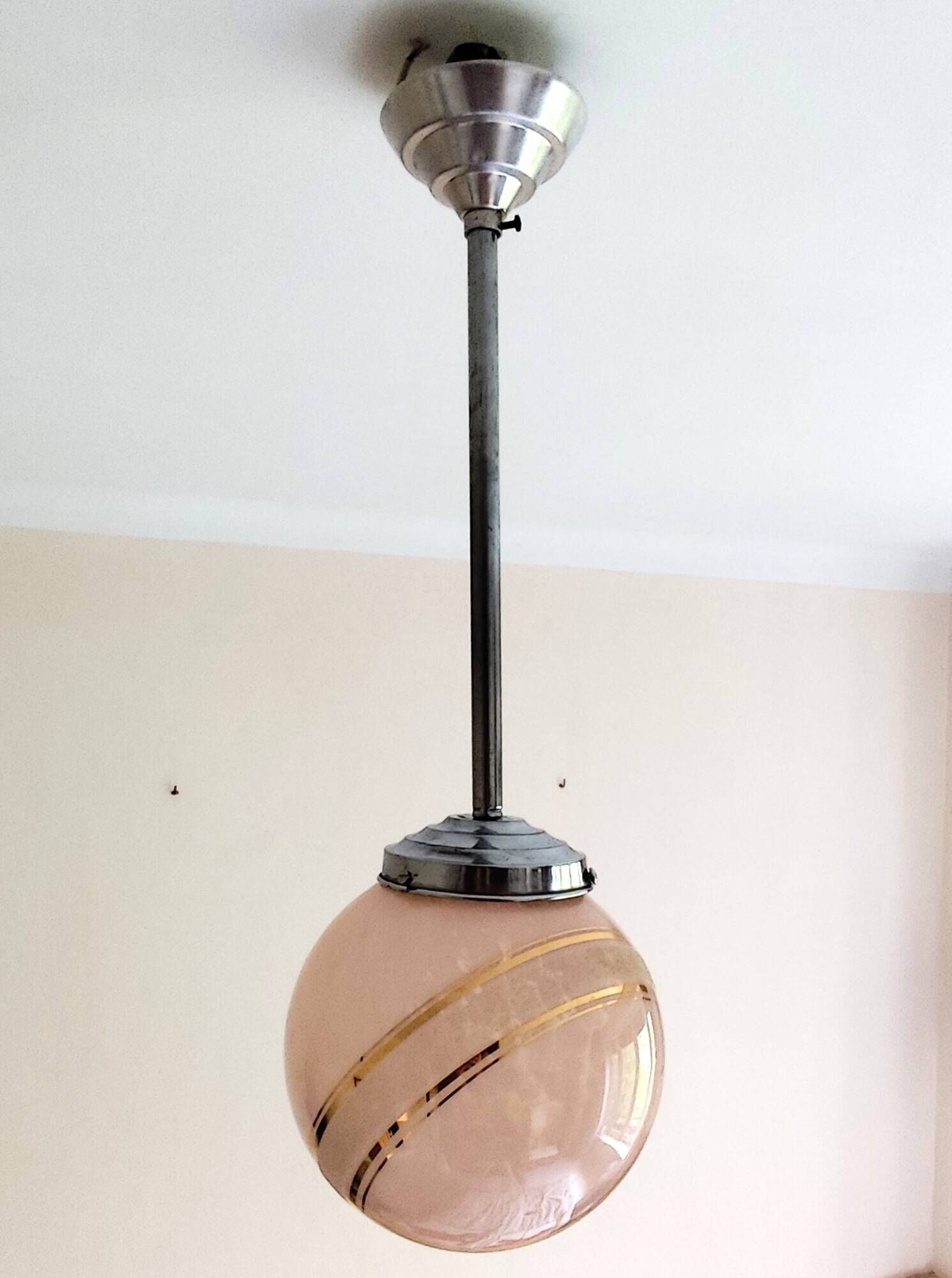 suspension glass globe pink and gold on a metal aluminium stem and structure