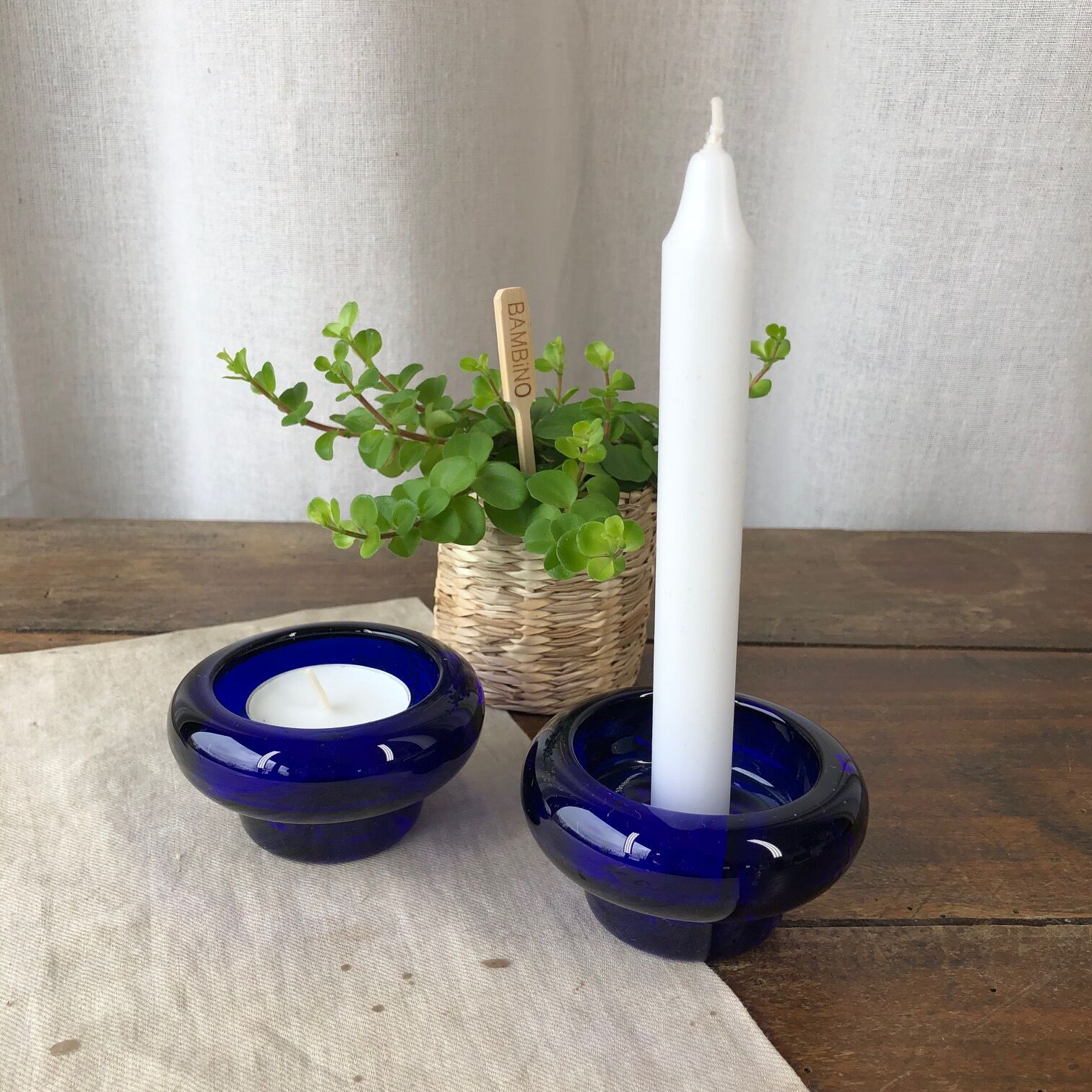 Duo de bougeoirs vintage en verre bleu