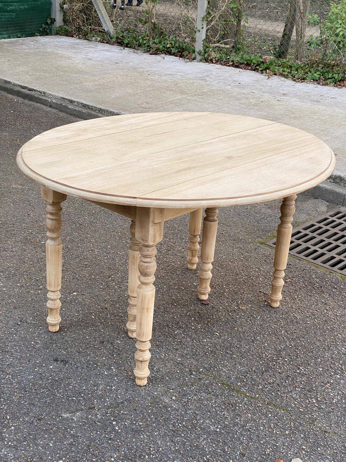 Renovated round extendable dining table with flaps, 6 extensions, 300cm.