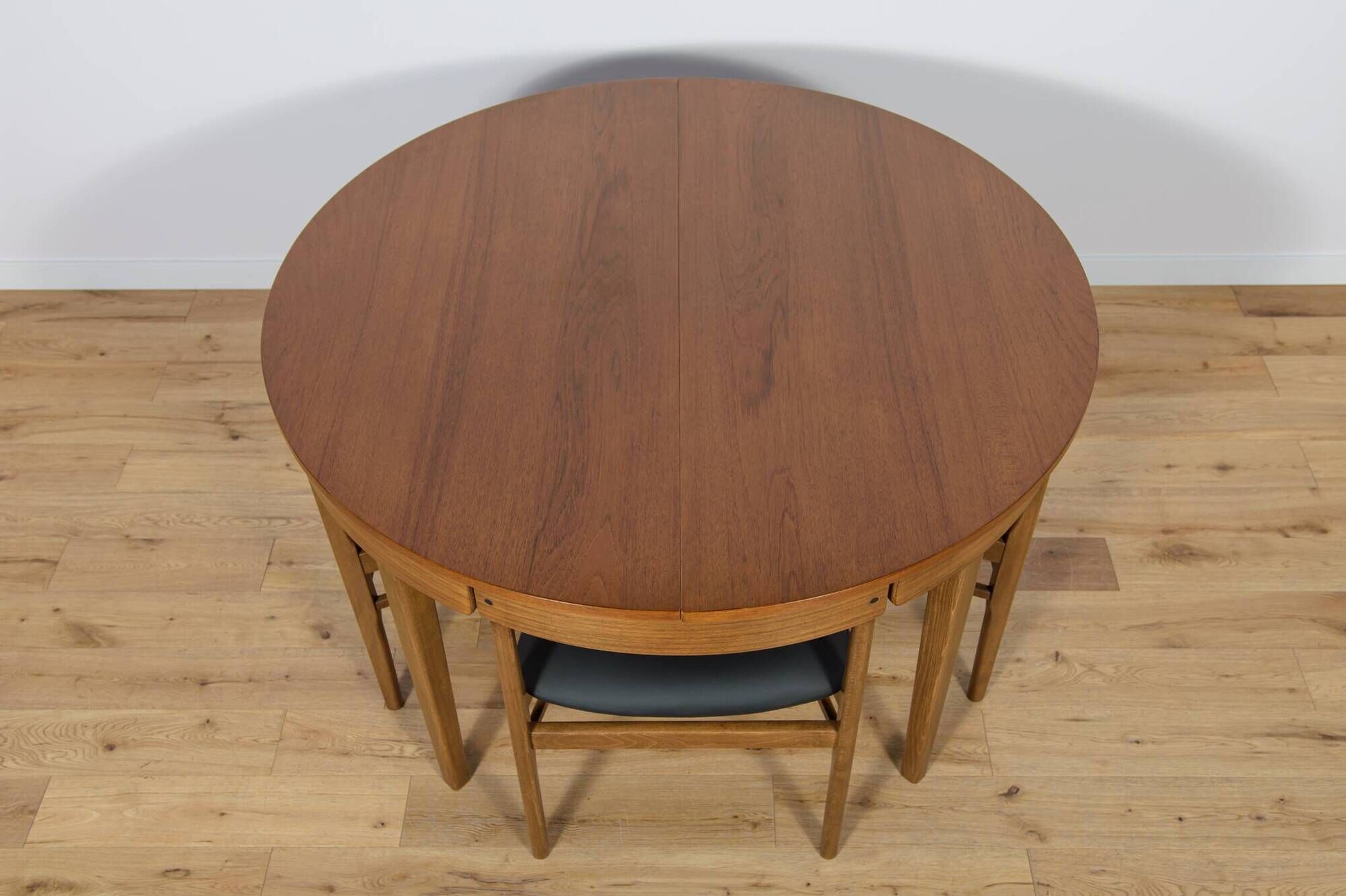 Mid-Century Round Extendable Dining Table and Chairs from McIntosh, 1960s, Set of 5