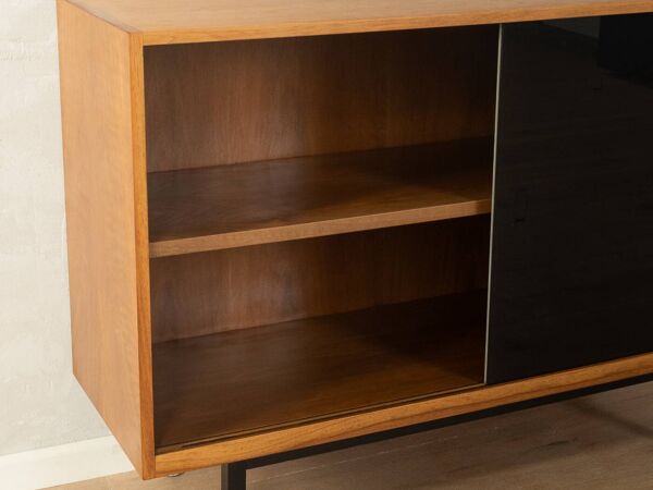 Commode classique des années 1950