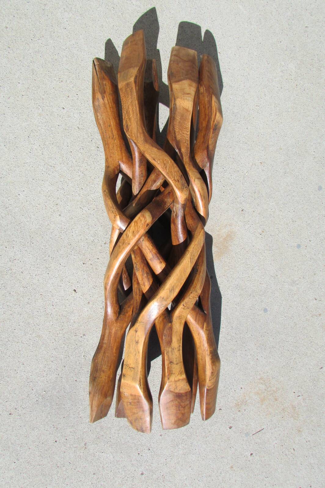 Rare six-branched intertwined pied and glass top.