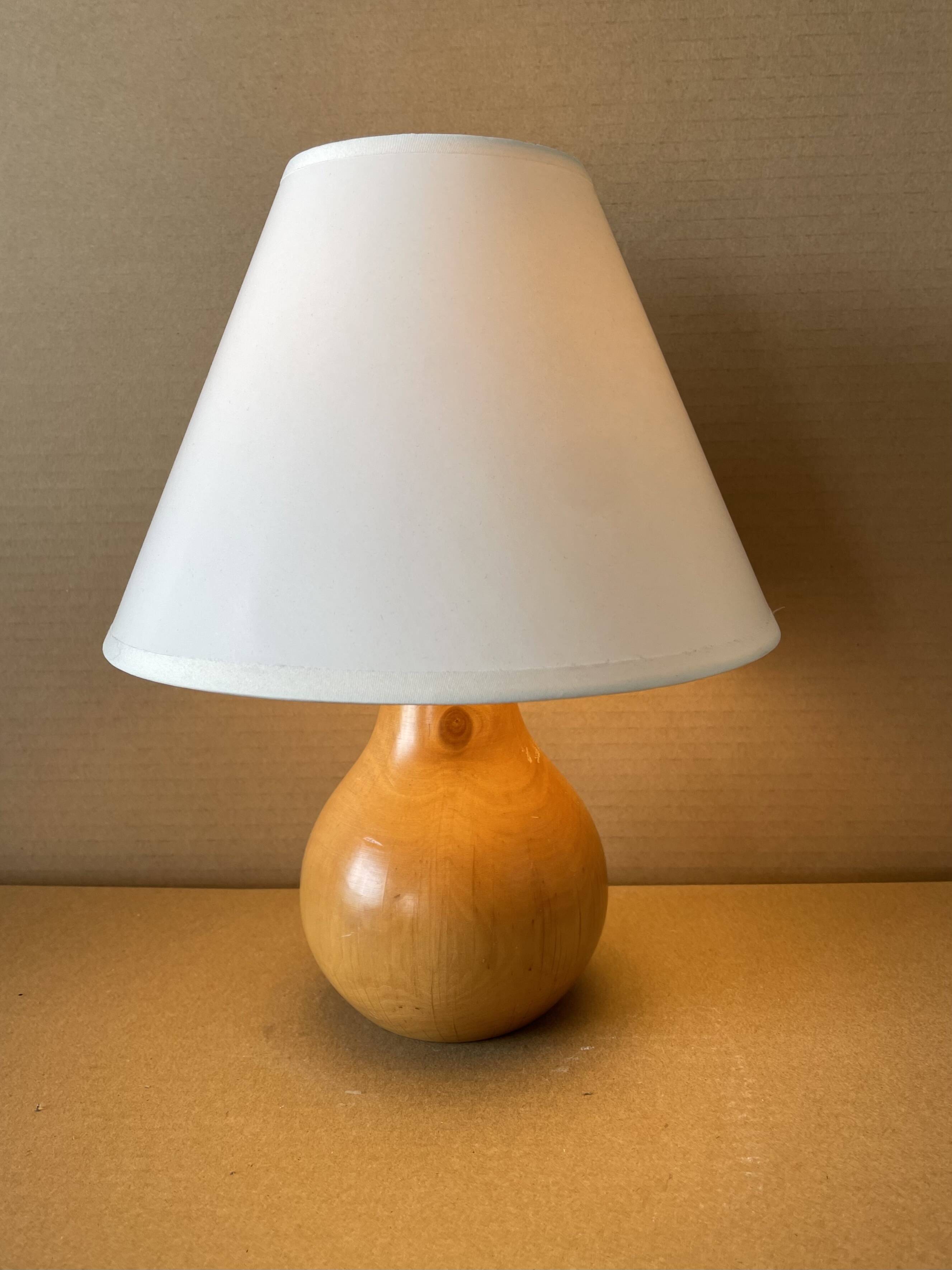 Petite lampe en bois tourné