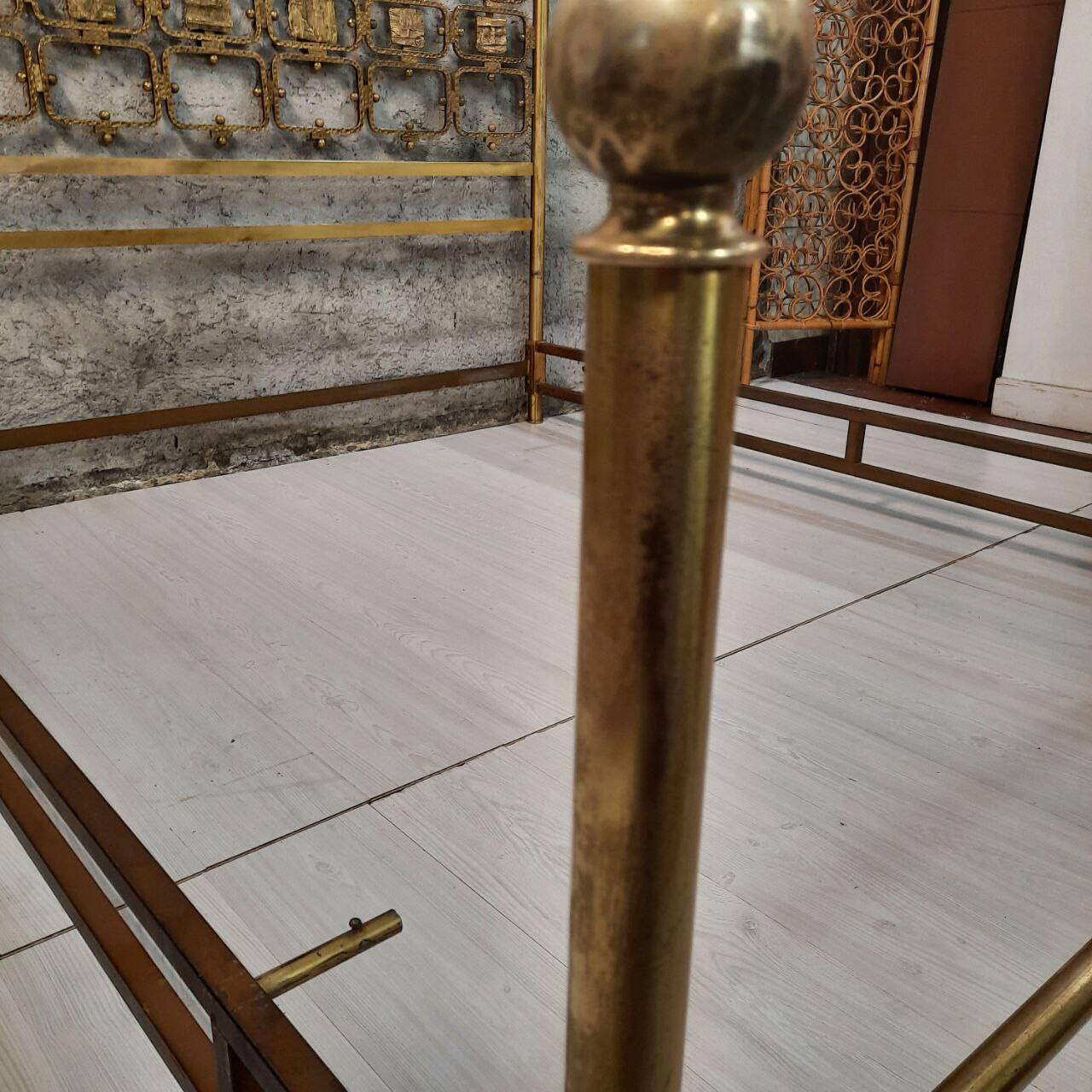 60s/70s bed design Luciano Frigerio in gilded brass