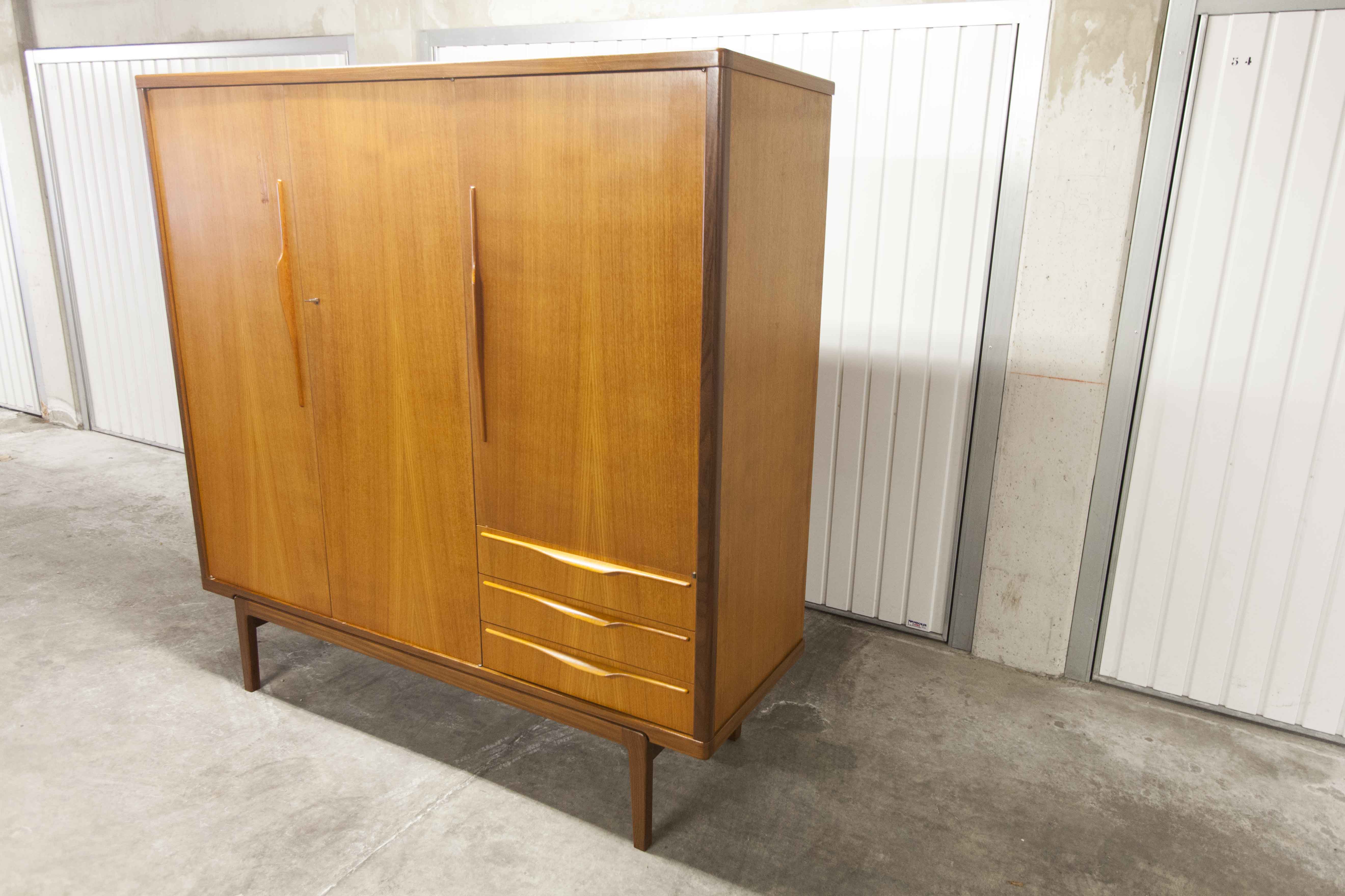 Armoire scandinave en teck 1969 NF Ameublement 202