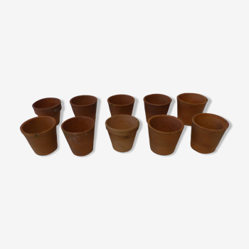 10 terracotta pots