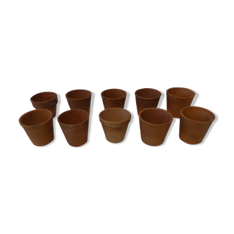 10 terracotta pots