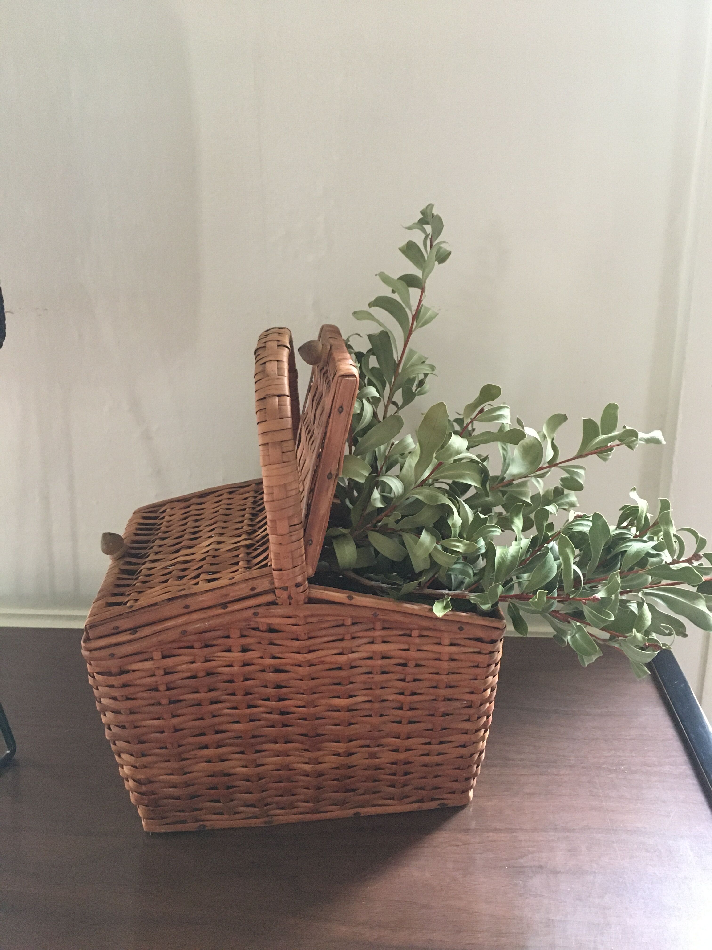 Double flap wicker basket