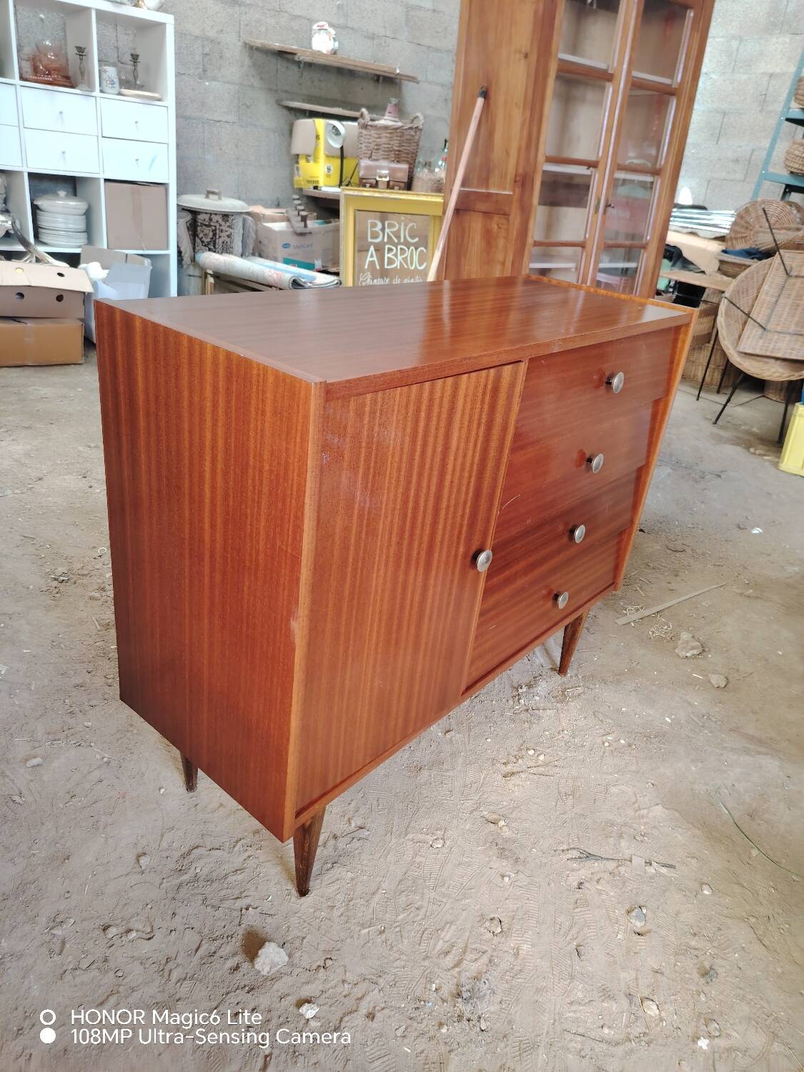 Commode asymétrique