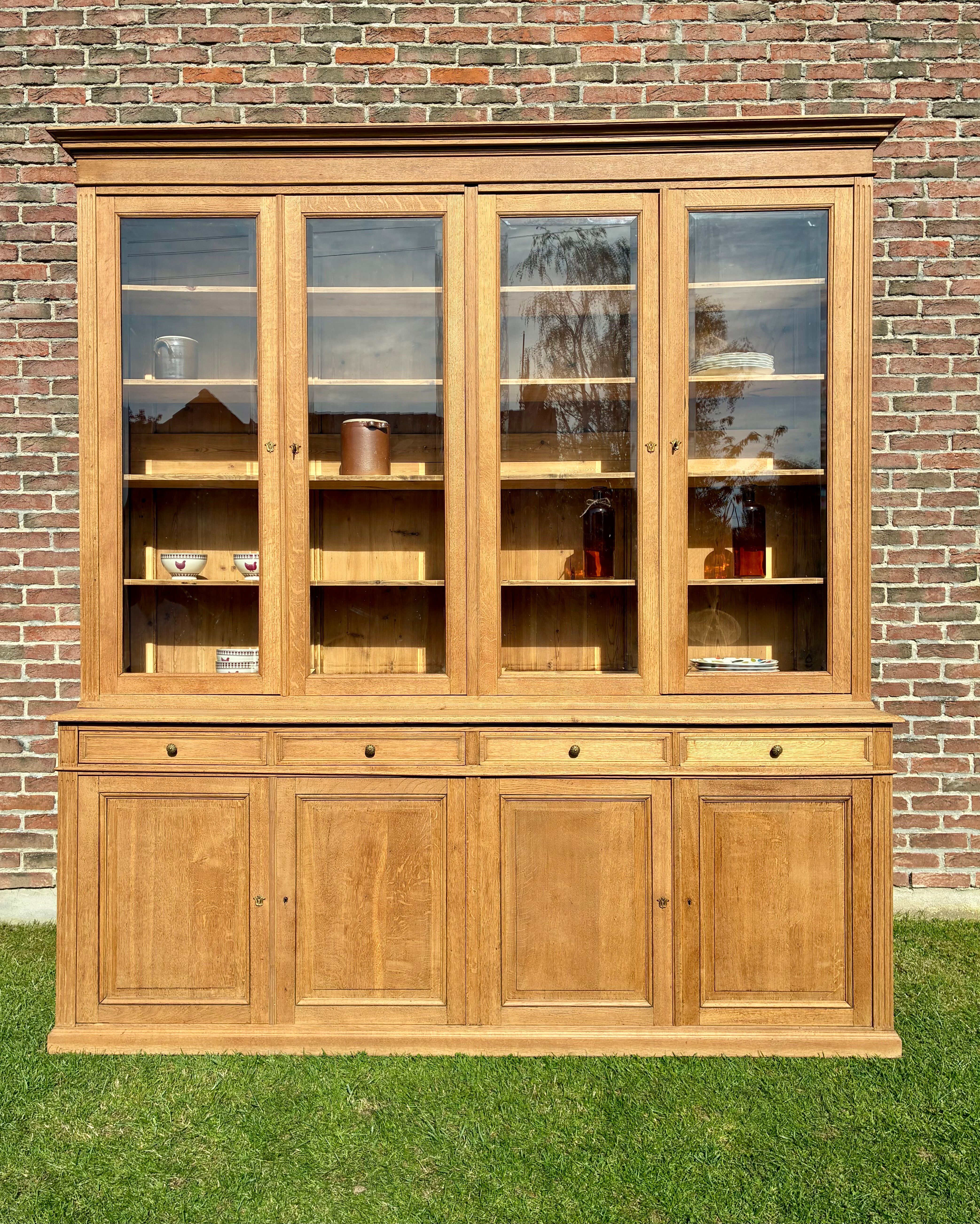 Vitrine en chêne massif