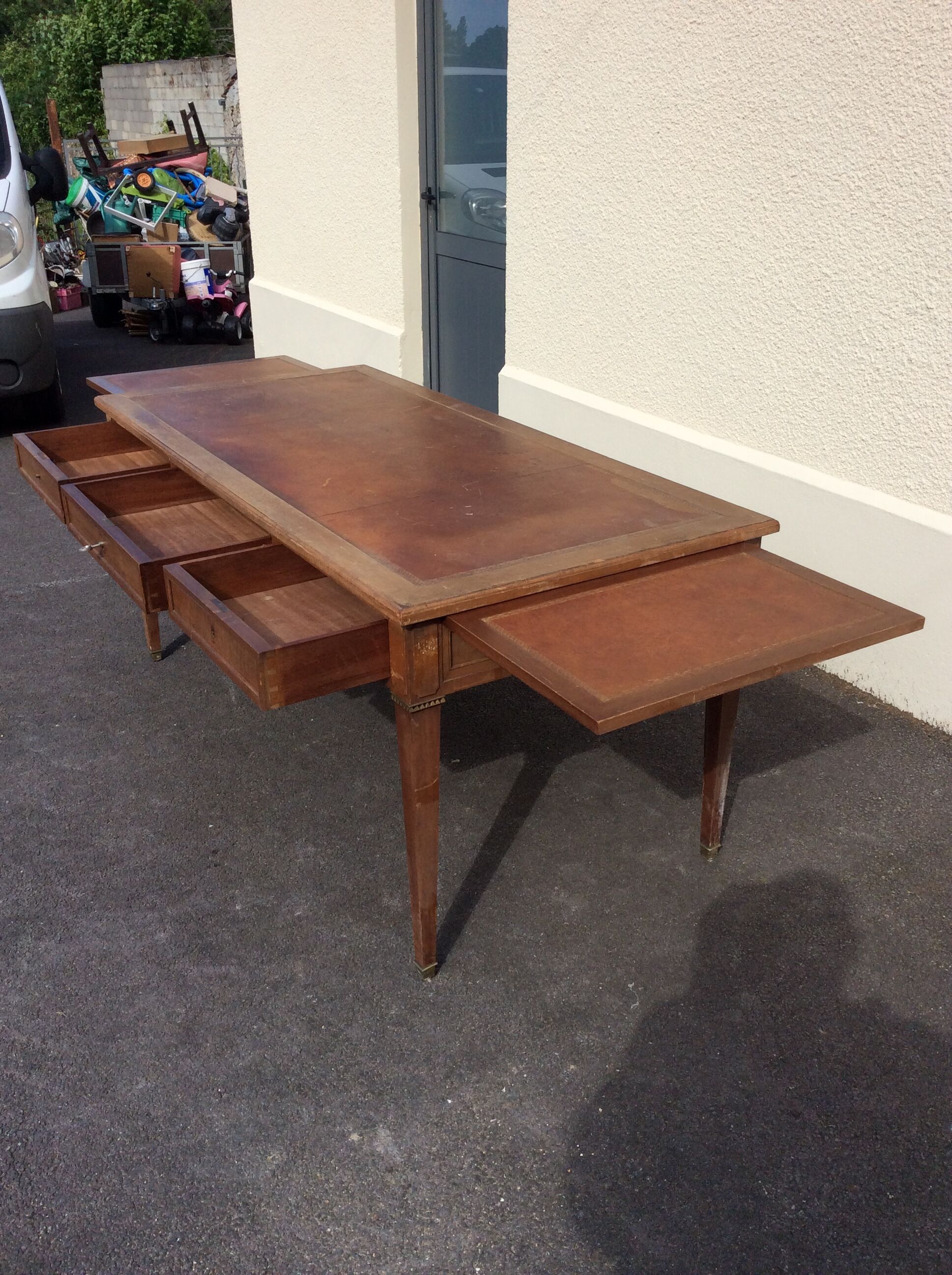 Bureau de style Louis XVl en acajou