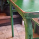 Bureau d'écolier des années 1960 sur peinture verte d'origine