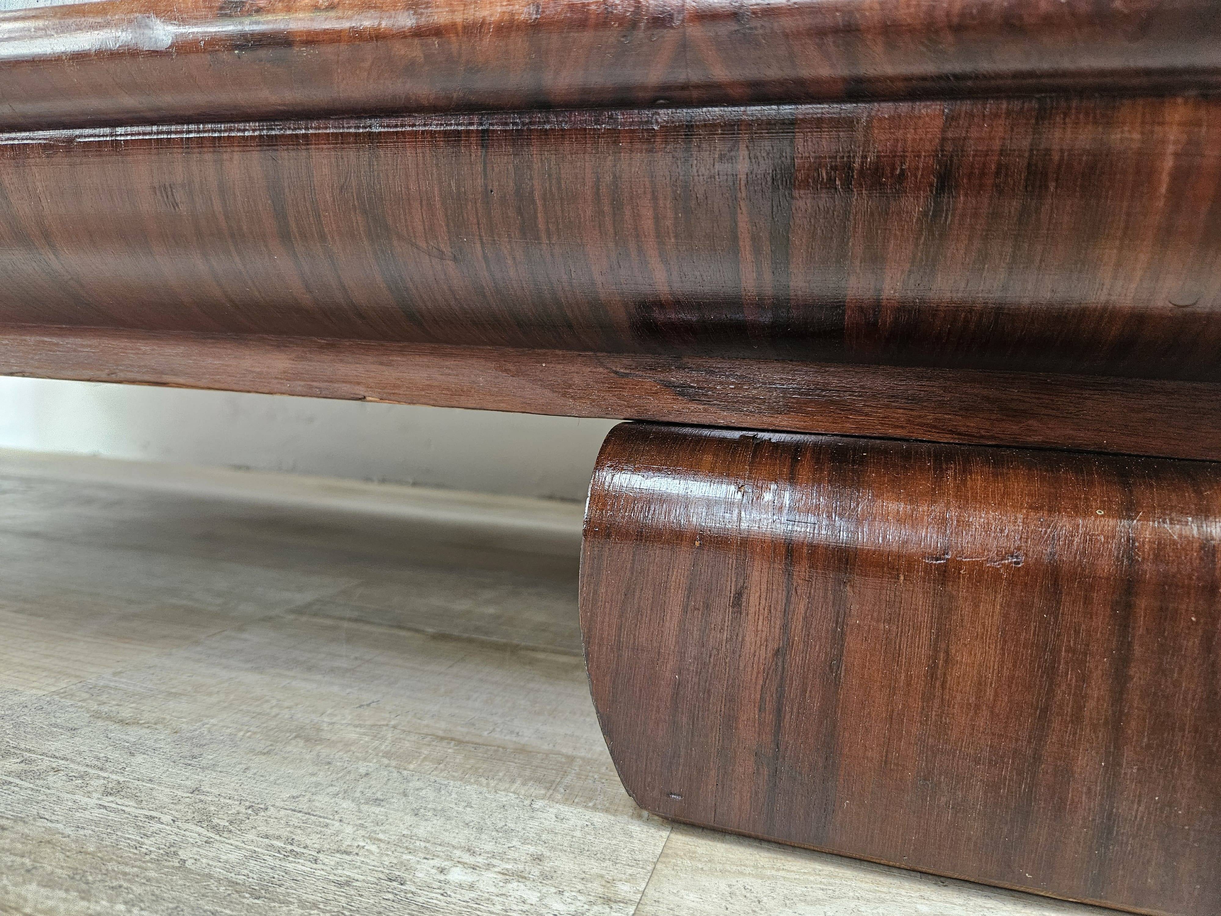 Vitrine Art Déco des années 1930 en noyer et racine de noyer