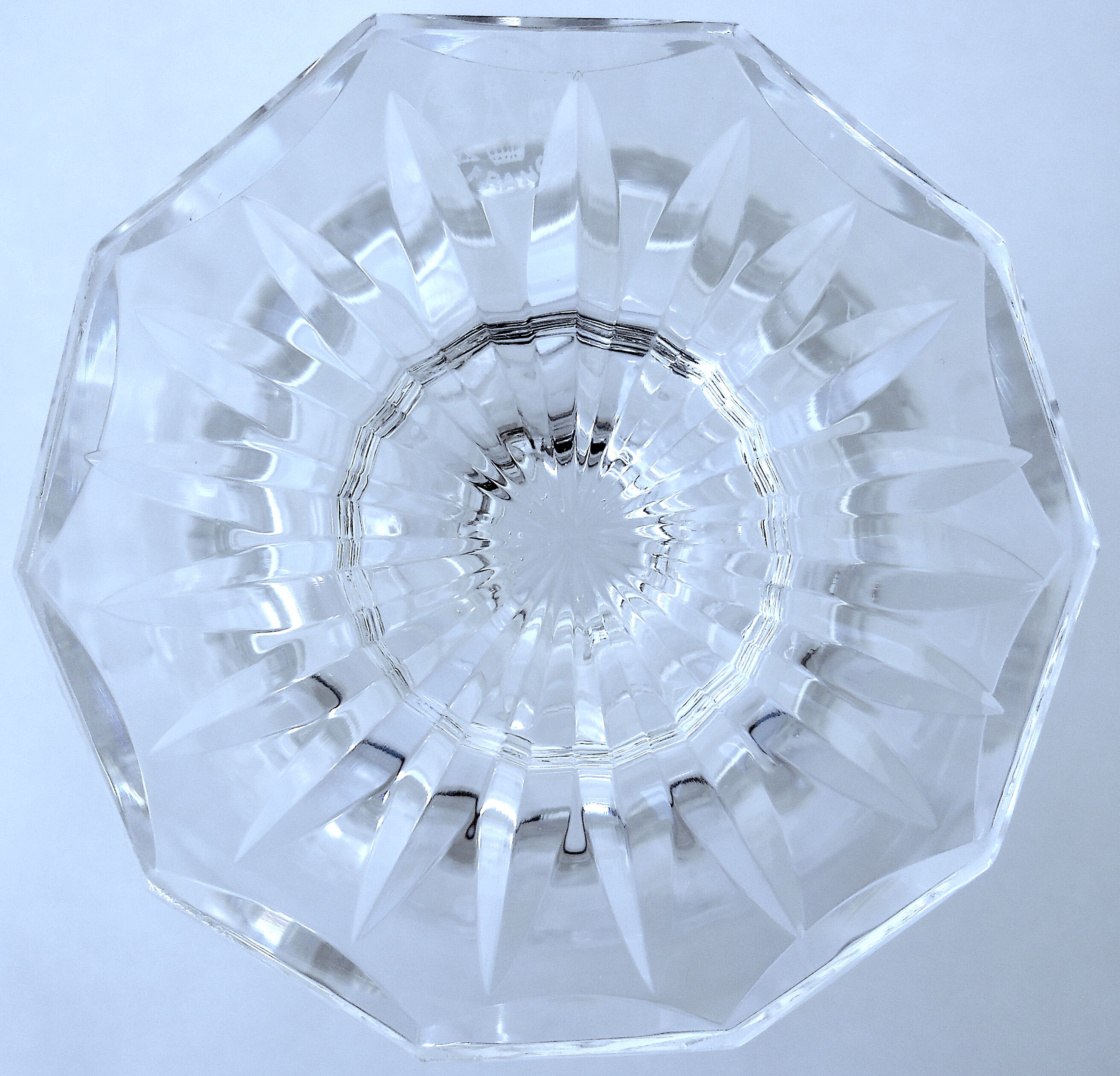 Crystal standing cup carved by Baccarat