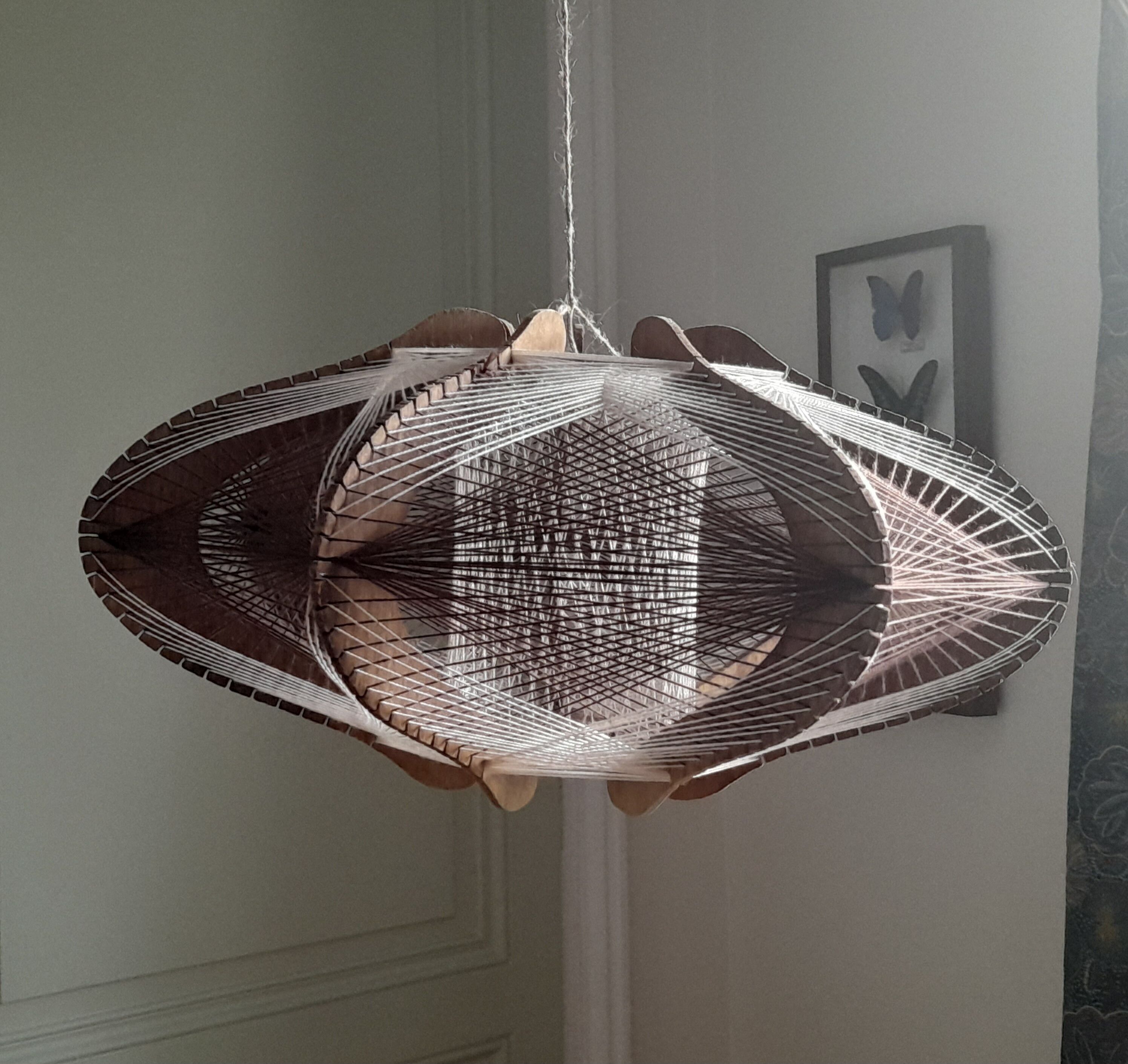 Scandinavian pendant lamp in wood and wire