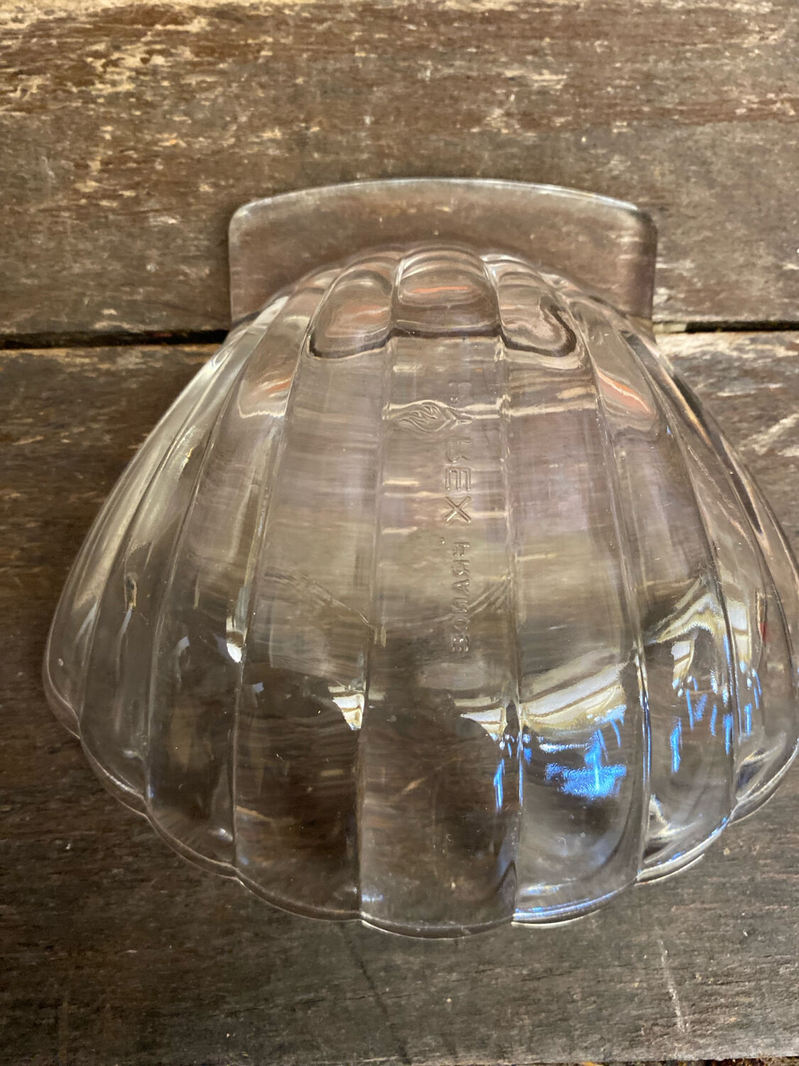 Series 11 PYREX Shell-Shaped Scallop Dishes Moulded Glass France