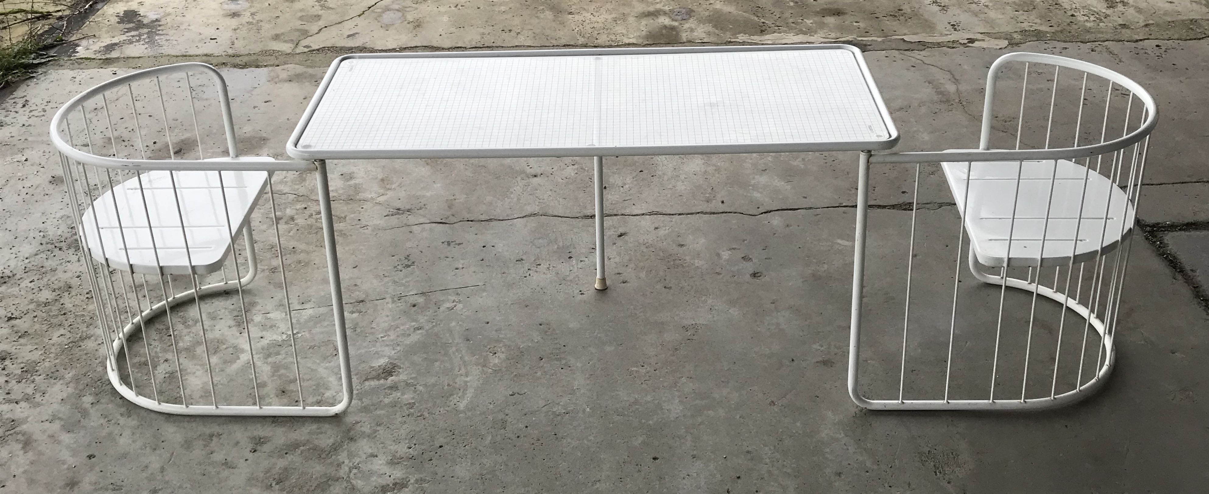 Vintage70's, Emu table in metal and glass, chairs swivelling under the table