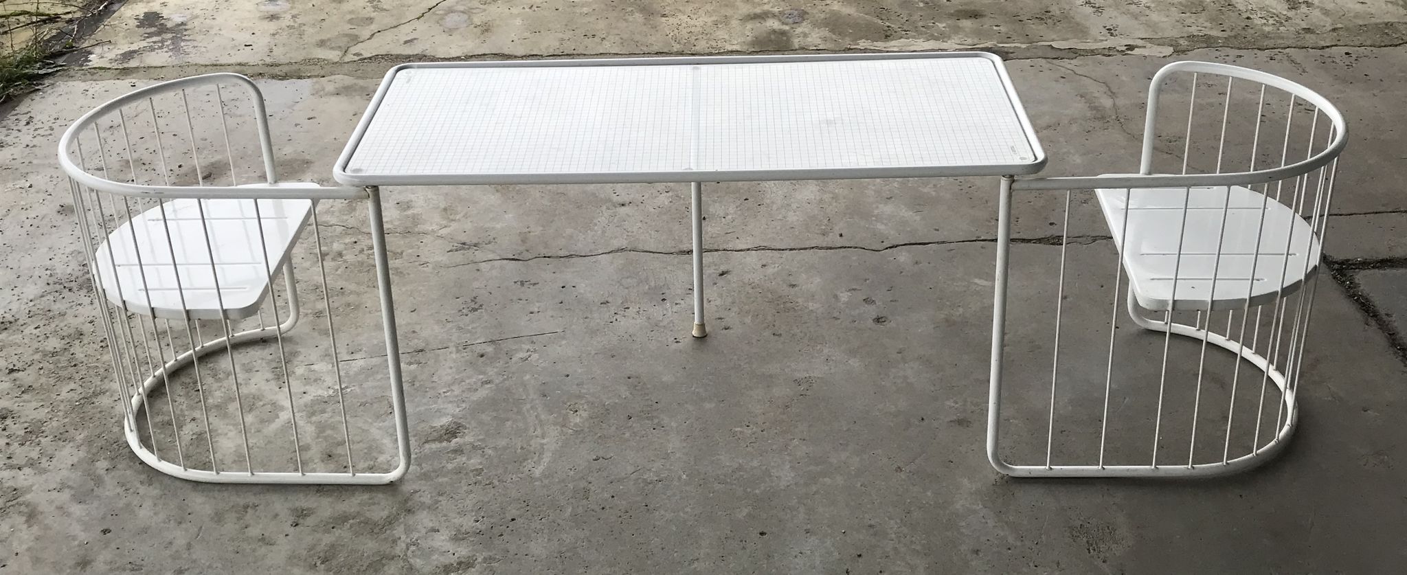 Vintage70's, Emu table in metal and glass, chairs swivelling under the table