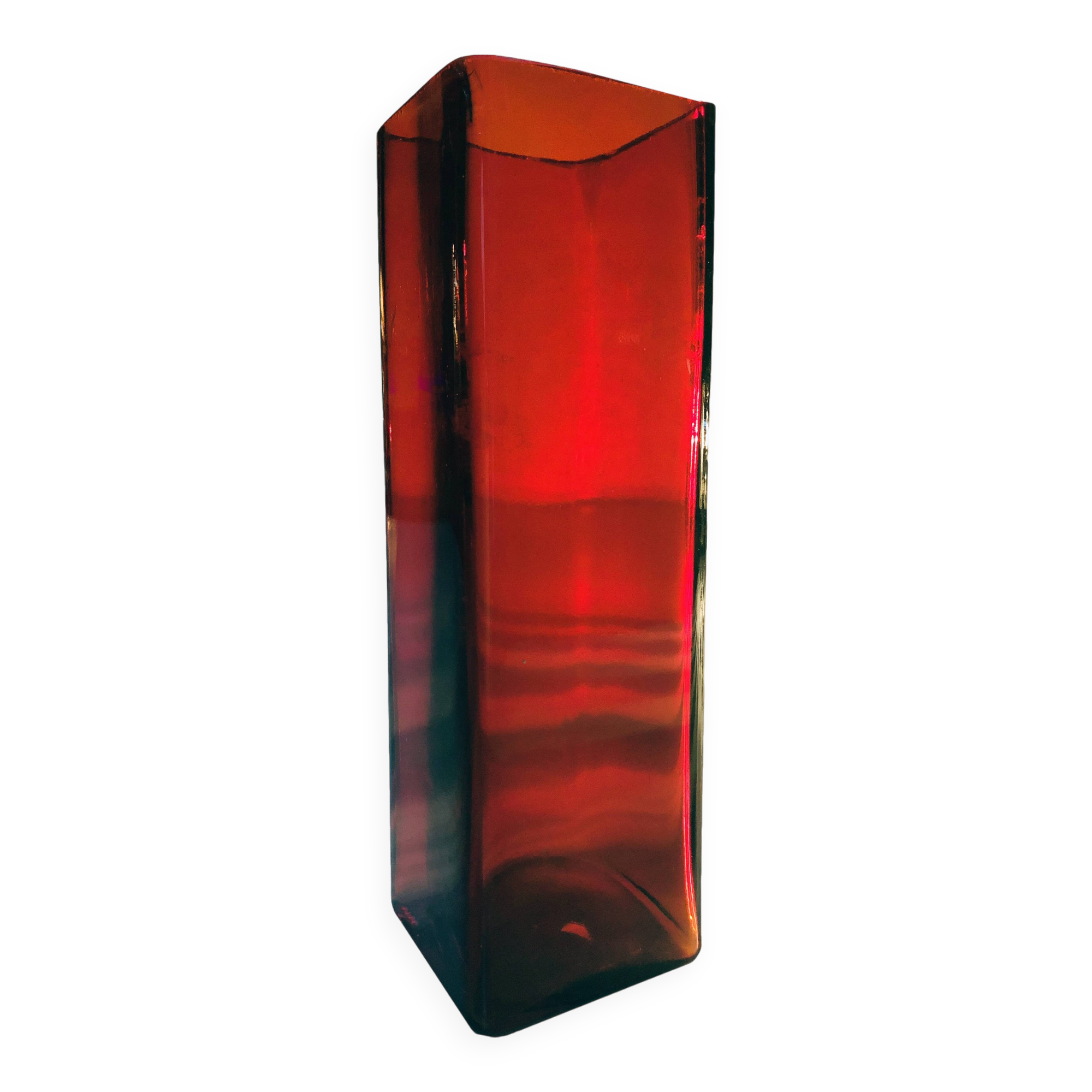 Vase vintage • verre rouge • 1970’s