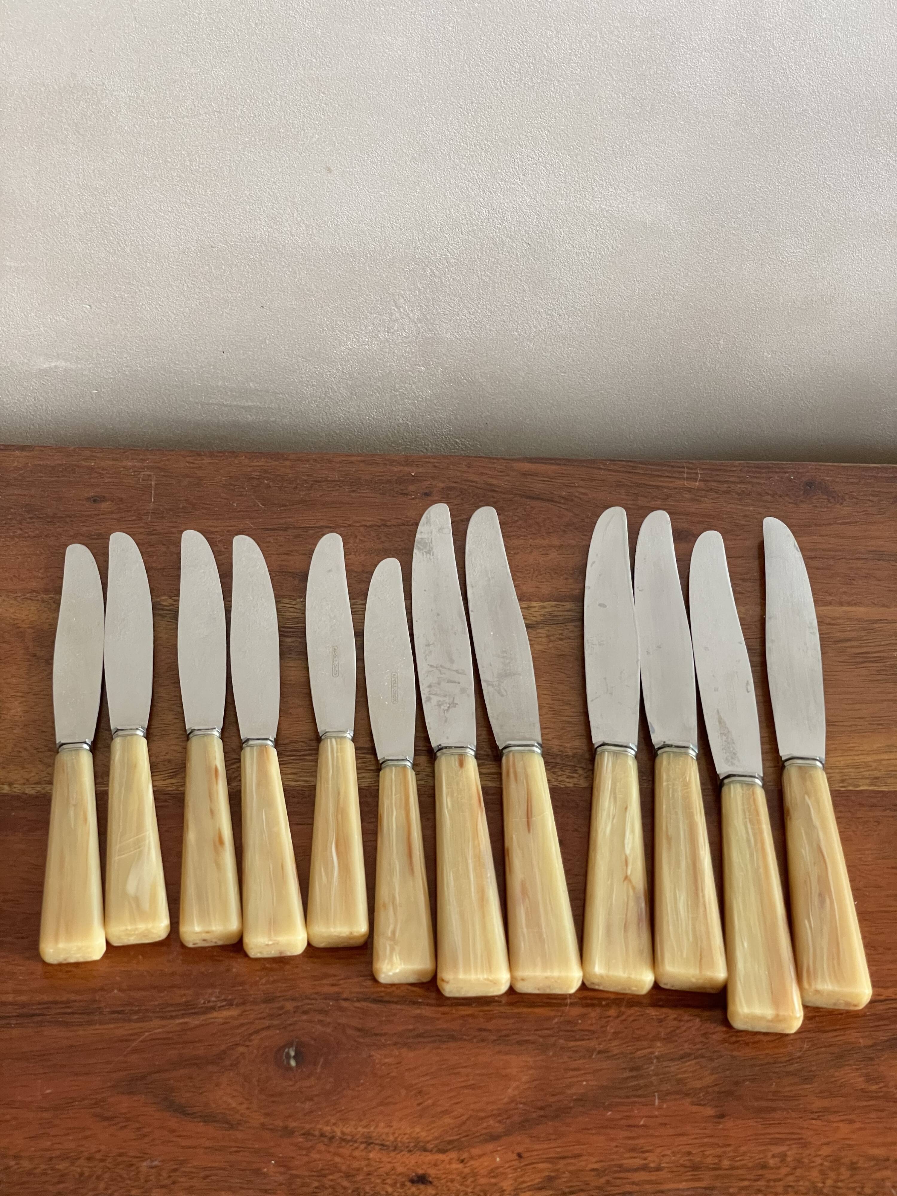 12 Apollonox knives in Bakelite