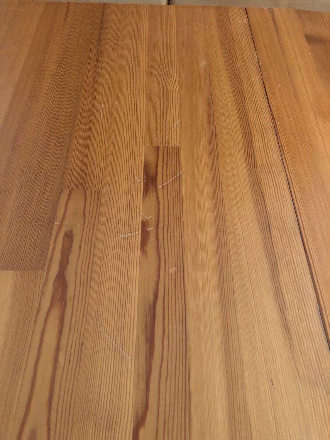 Rainer Daumiller extendable solid wood round table