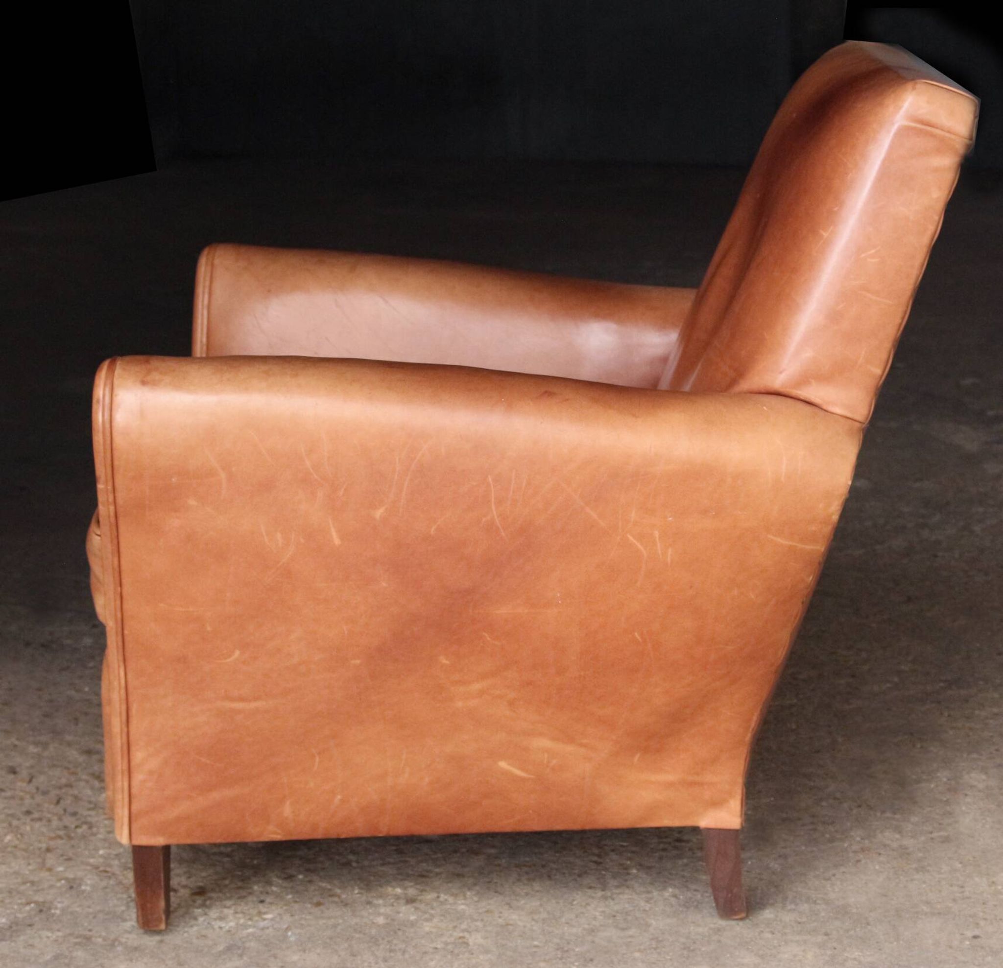 Fauteuil club en cuir vintage. très bel état.