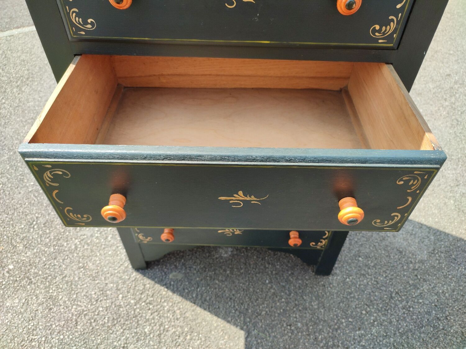 Vintage chiffonnier