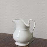 Broc blanc ancien en porcelaine du XIXe siècle