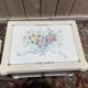Paire de tables de chevets de style Louis XVI en bois peint