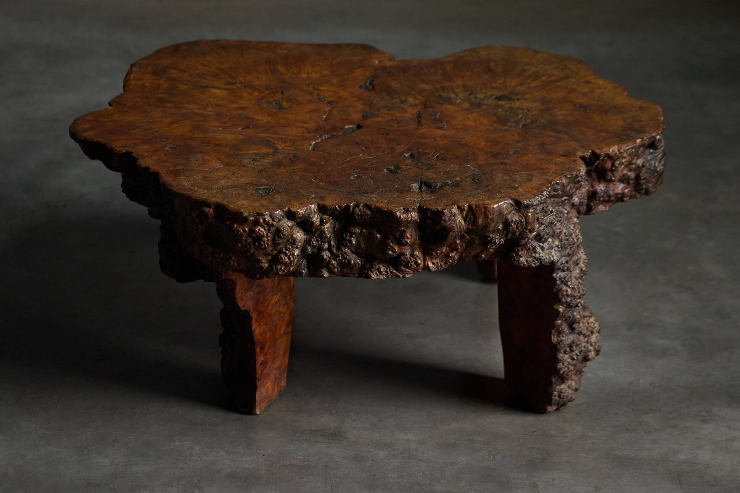 Table basse en bois de burl organique, France, années 1950
