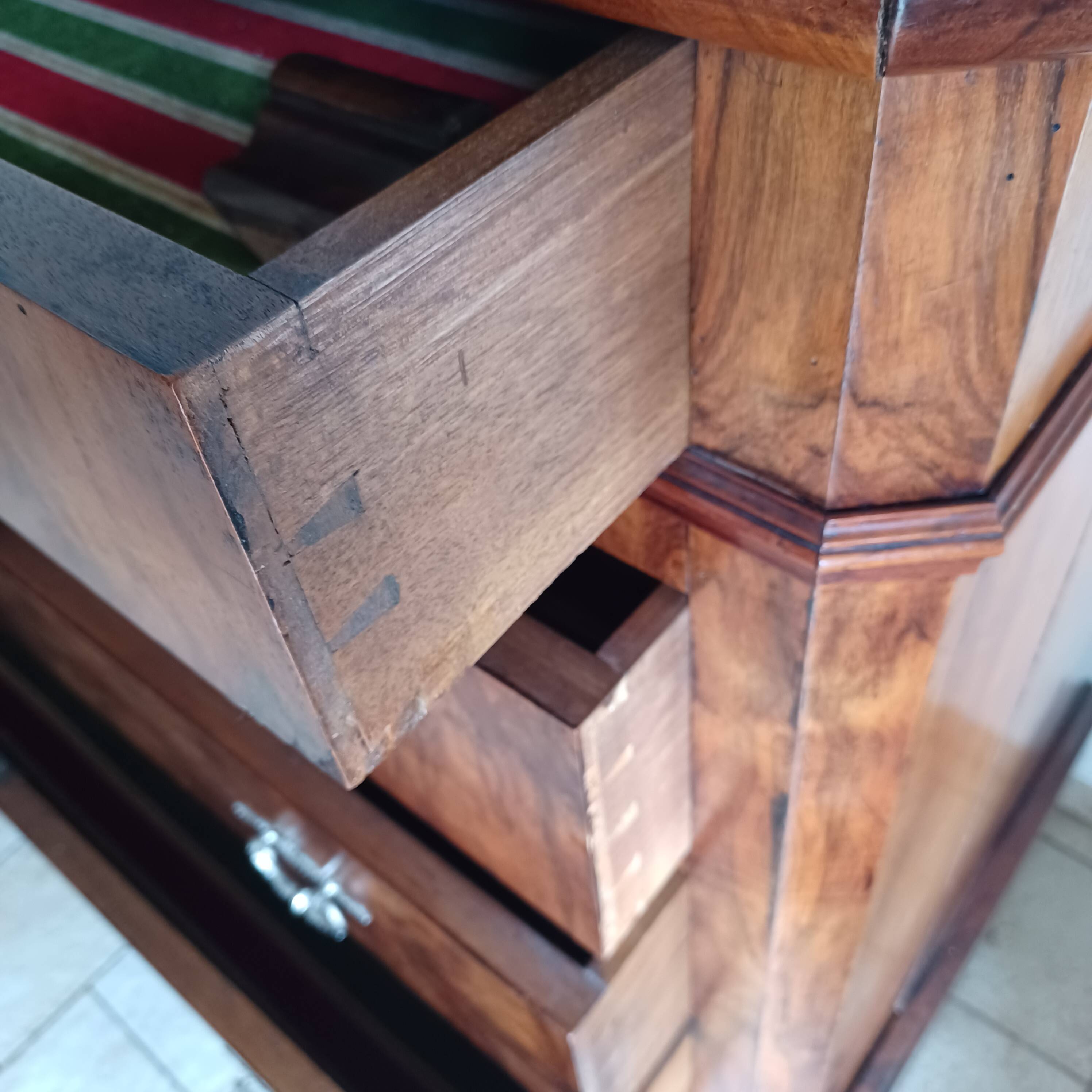 Chest of drawers