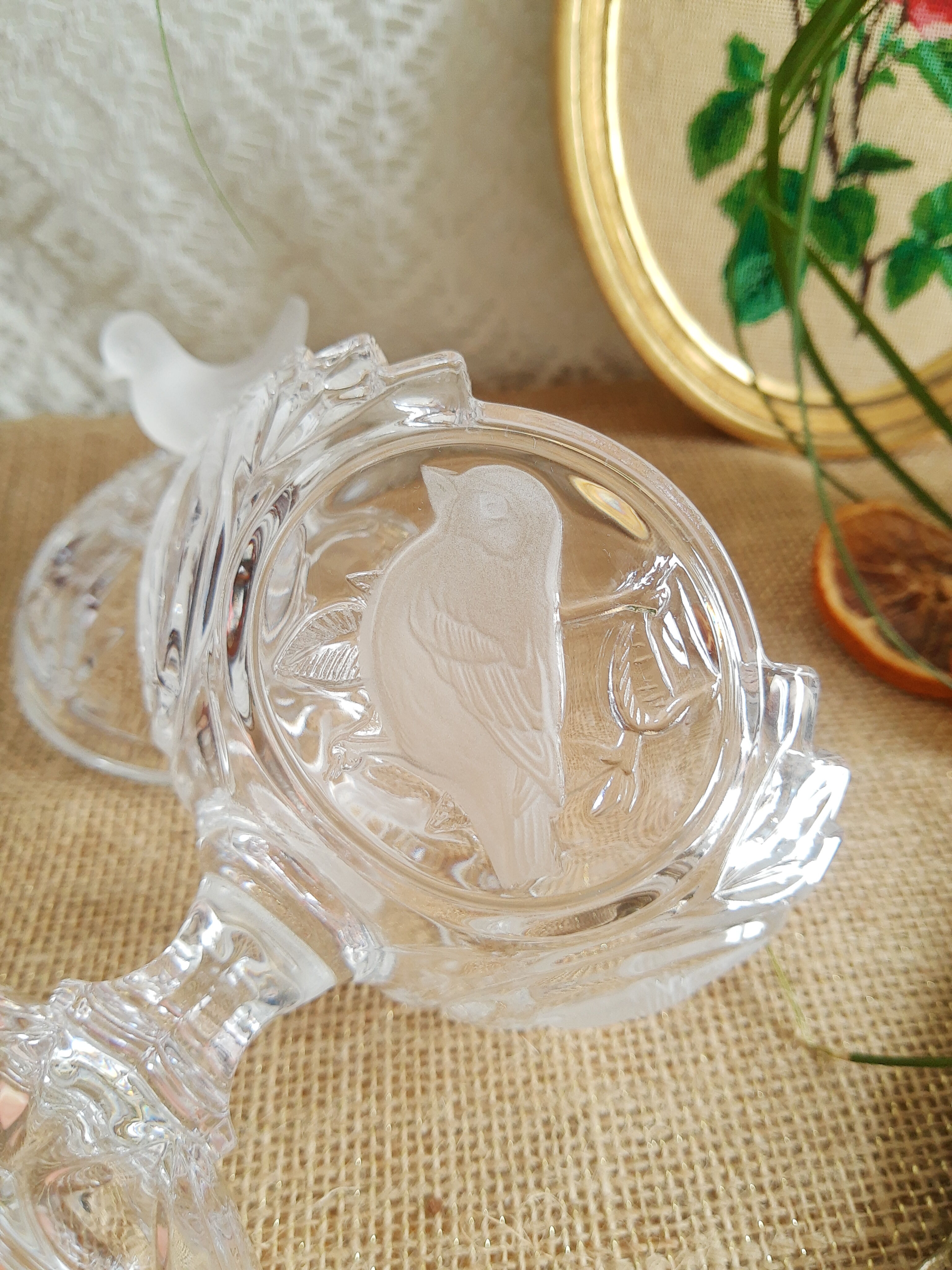 Bonbonnière in Cristal d'Arques Model Les Passereaux Oiseaux Dépoli