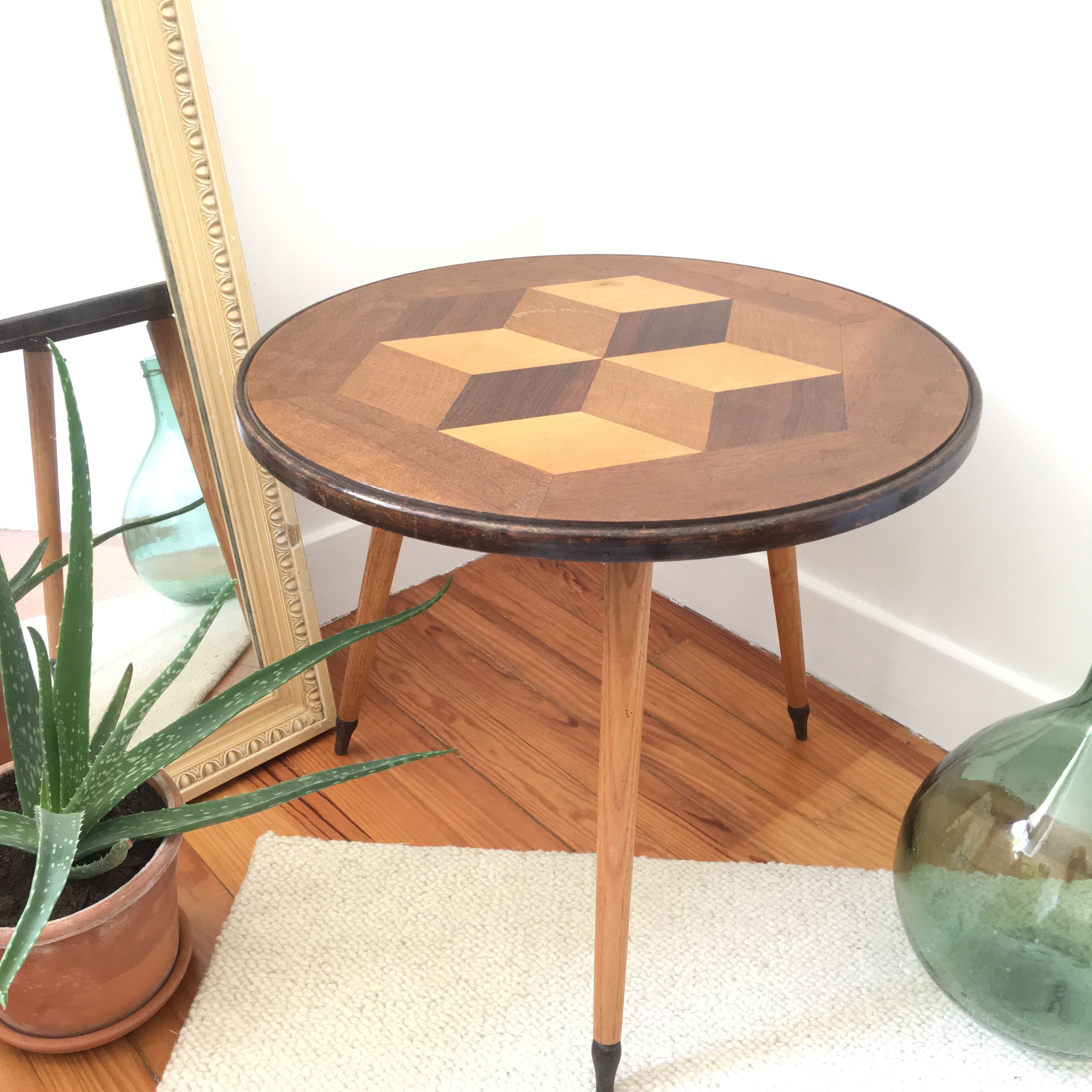 Tripod table