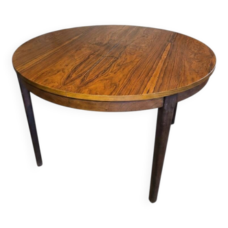 Scandinavian extendable table in rosewood from the 1960s.