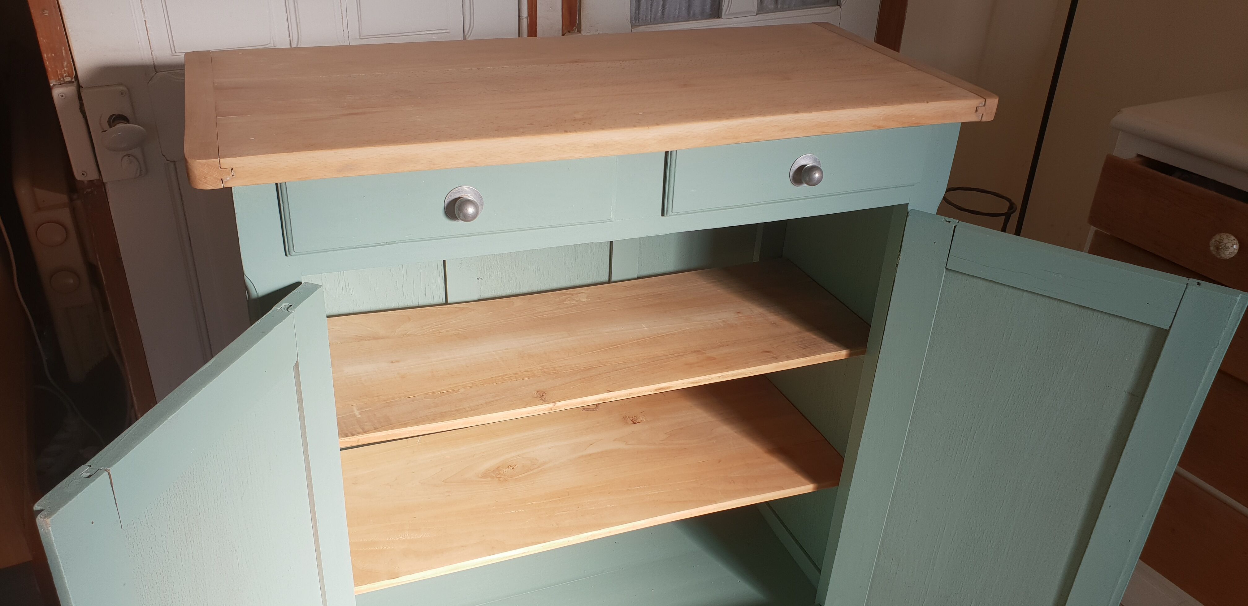 Parisian green buffet