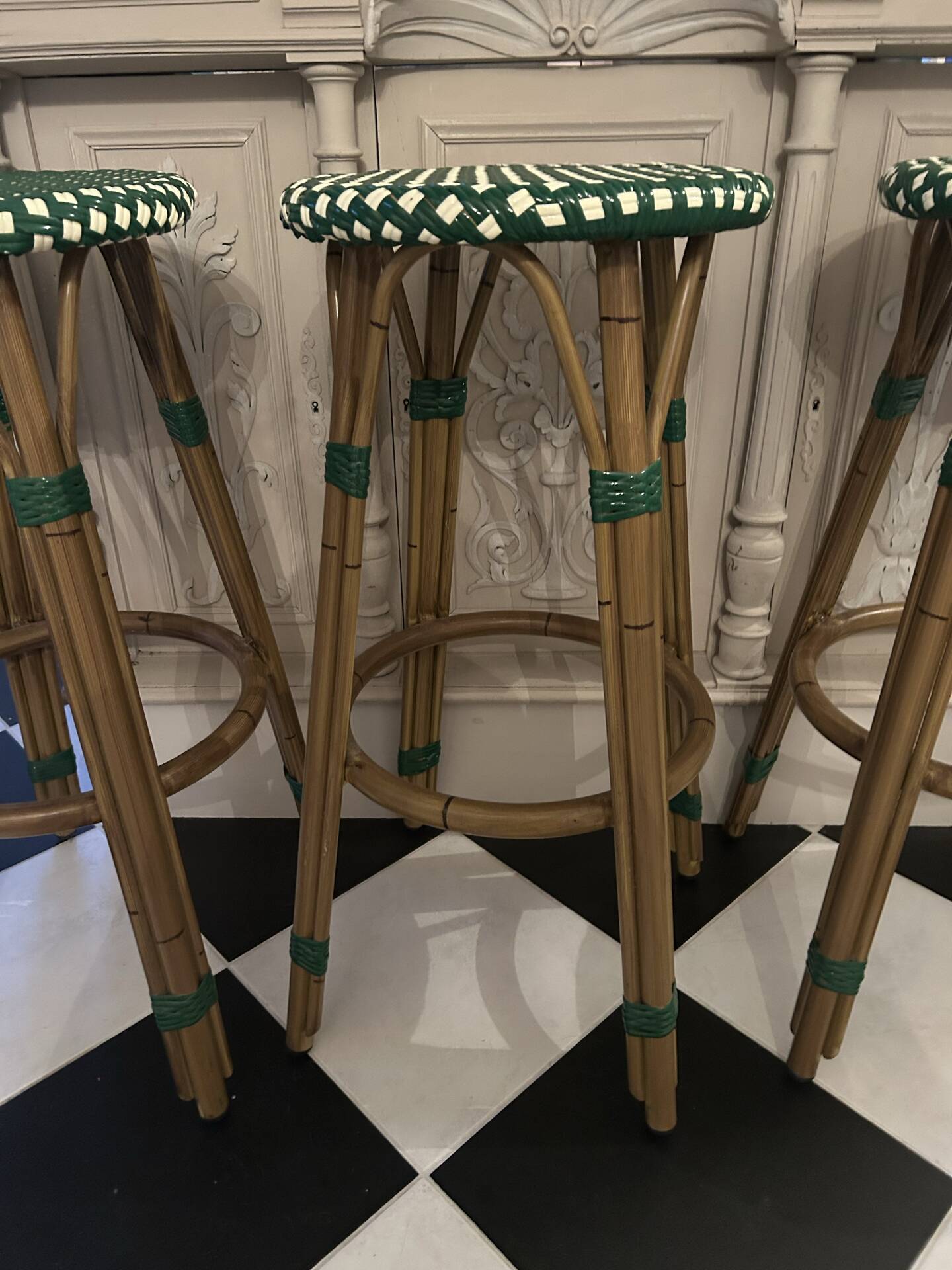 Set of 5 bistro-style bar stools in rattan and tr