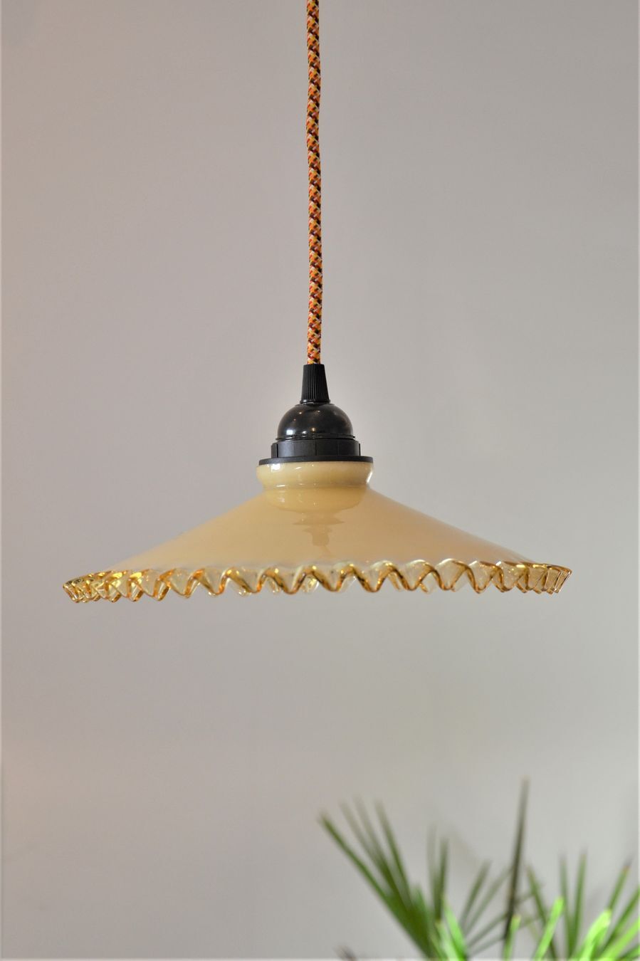 Straw yellow opaline hanging