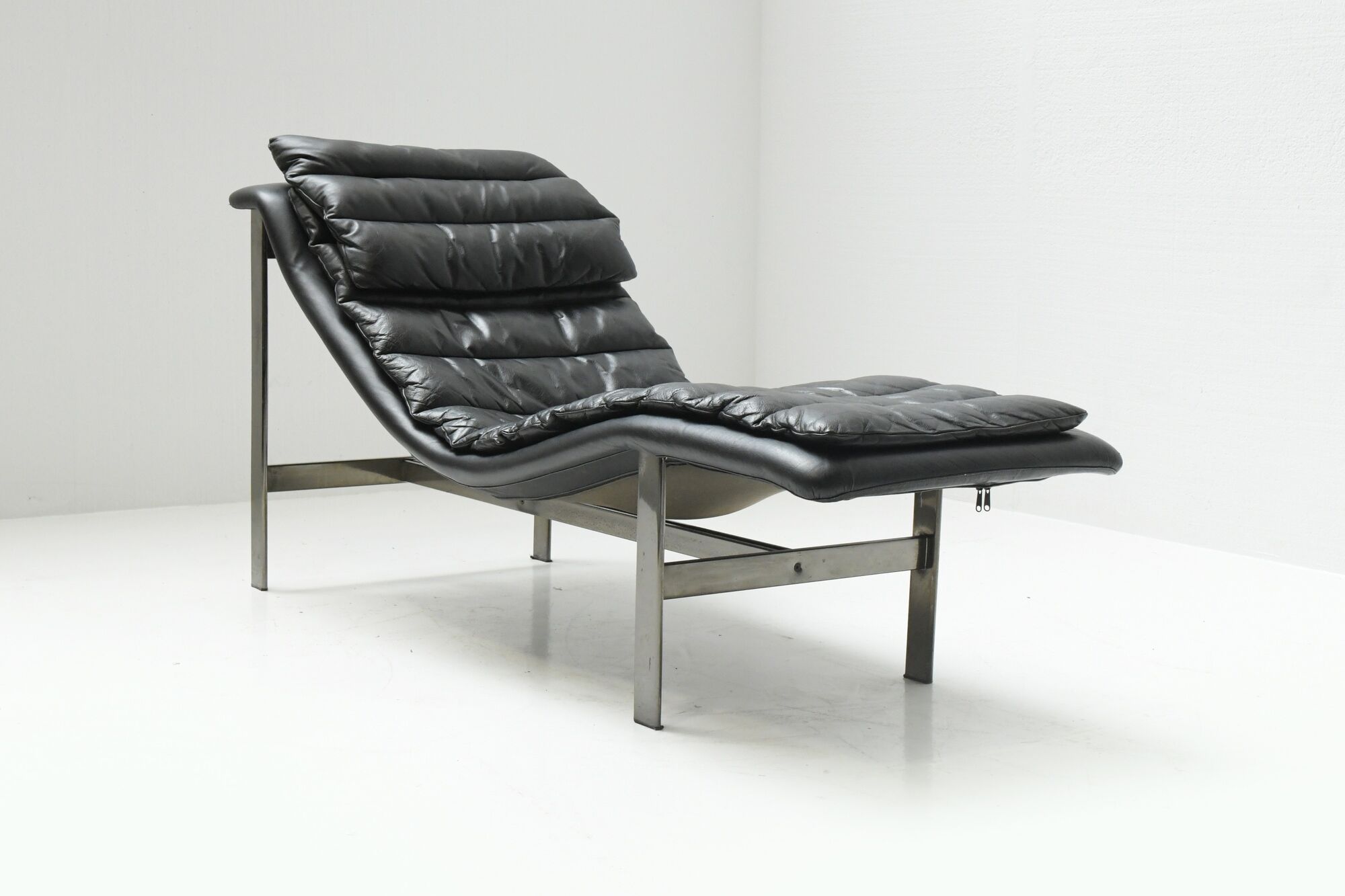 Vintage Lounge daybed in black leather by Mobel Italia - Italy