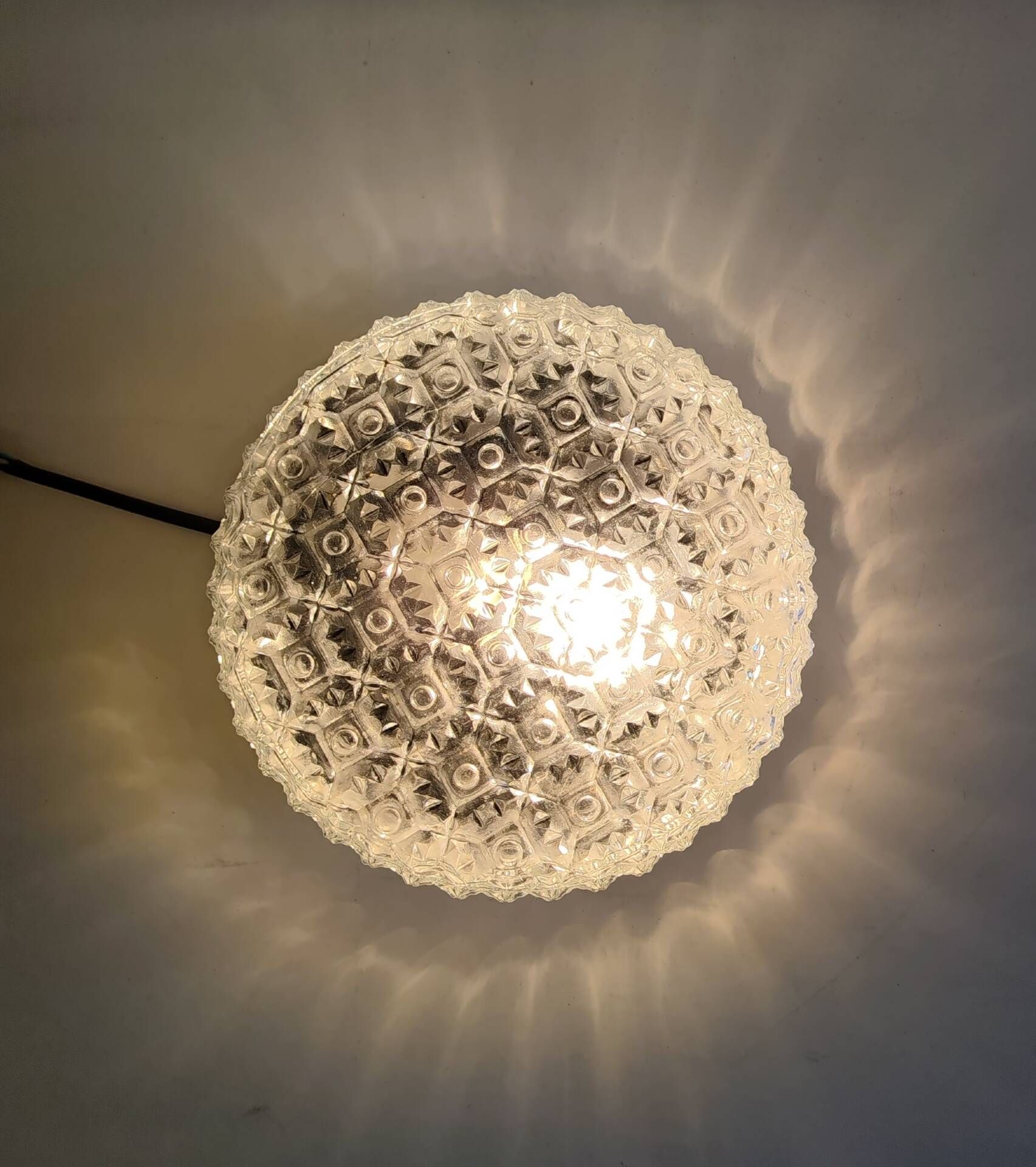 Plafonnier ou applique en verre moulé - design 70's 