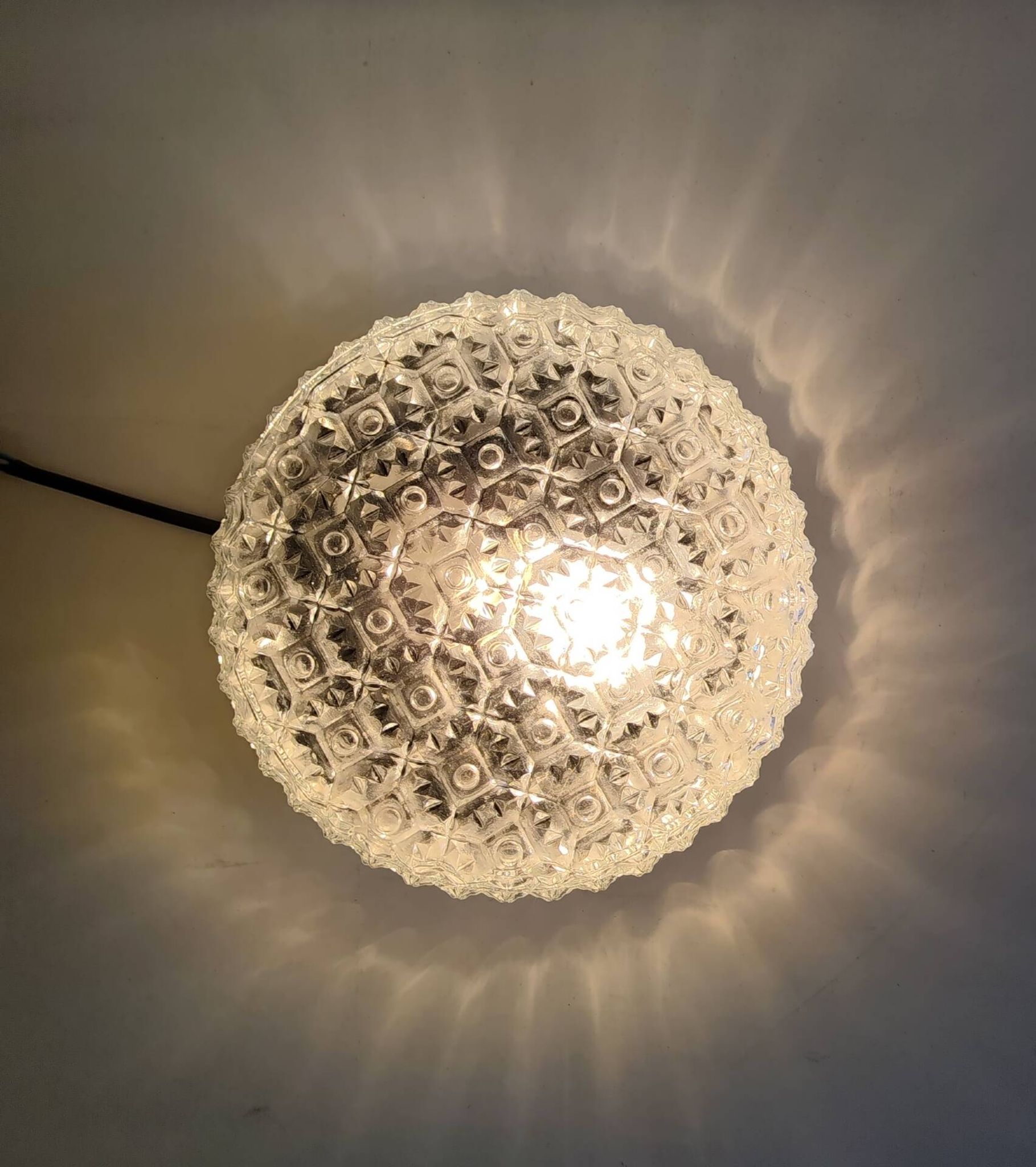Ceiling light or wall lamp in moulded glass - 70's design