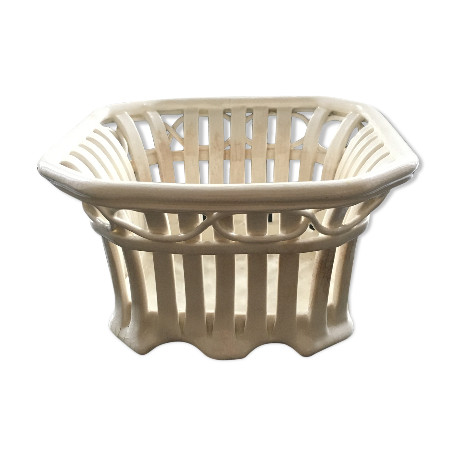 Openwork earthenware plant pot