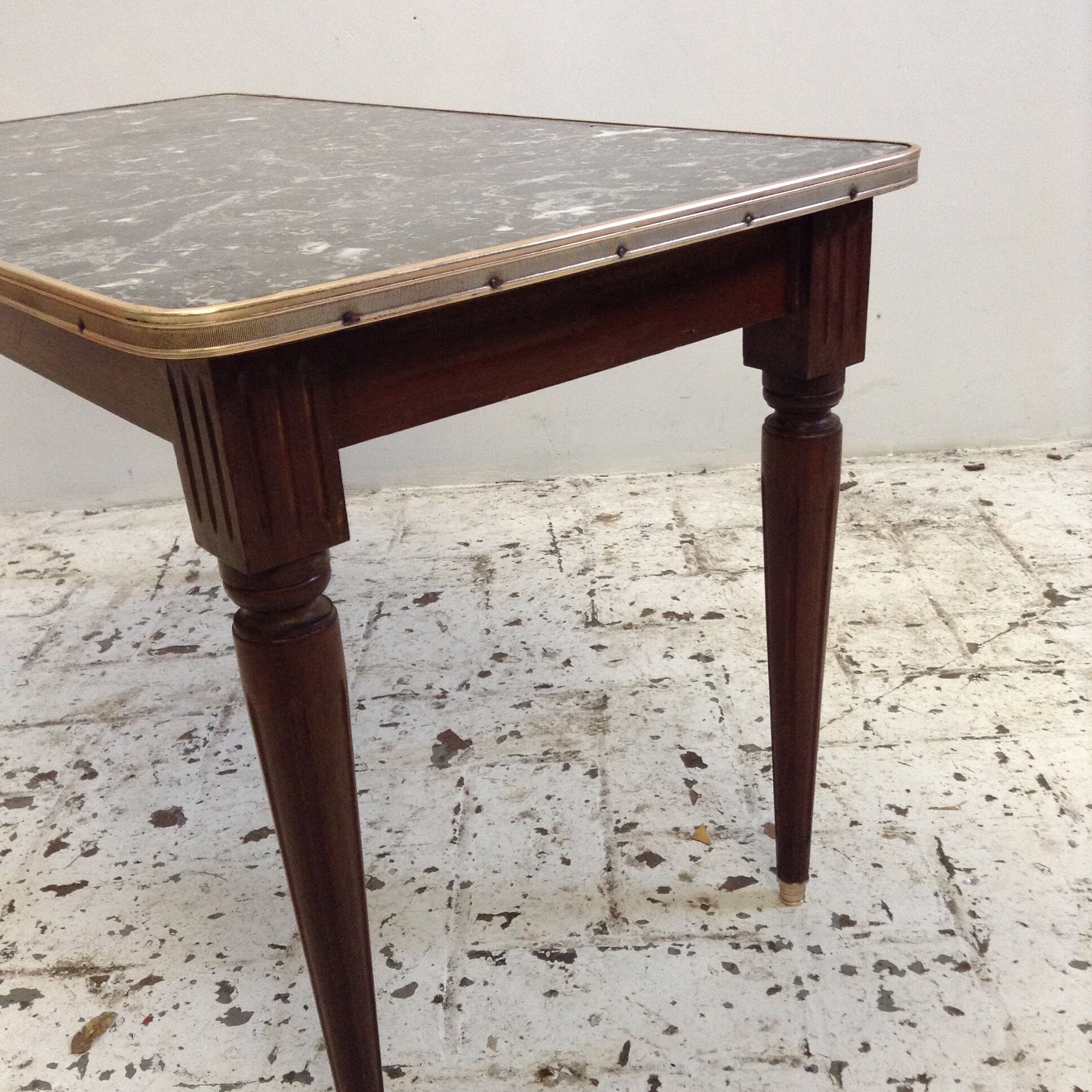 Table low wood, marble and brass