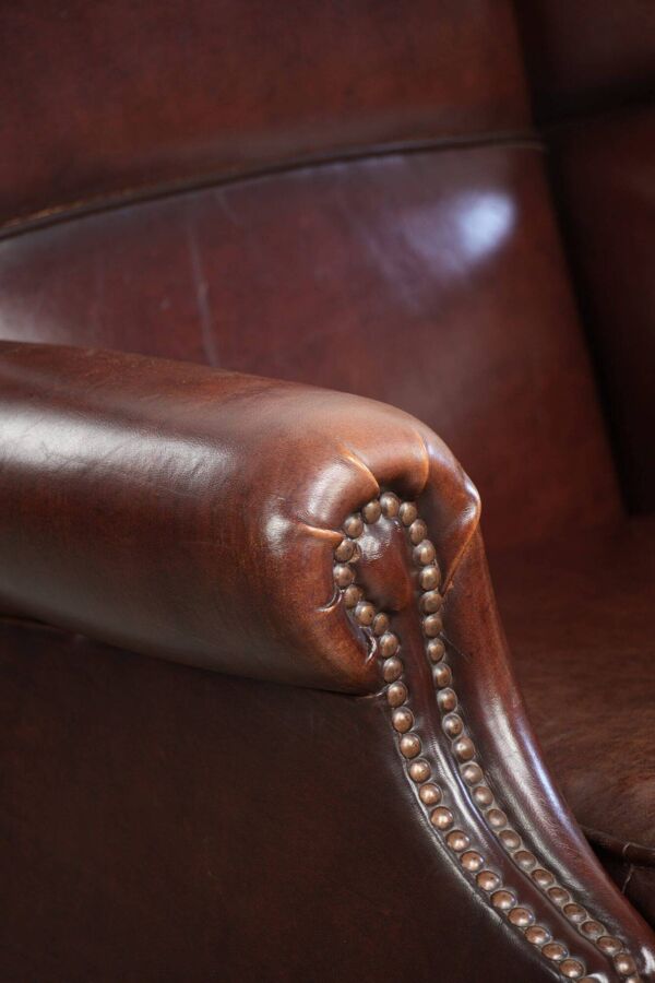 Fauteuil à oreilles en peau de mouton vintage au style anglais intemporel