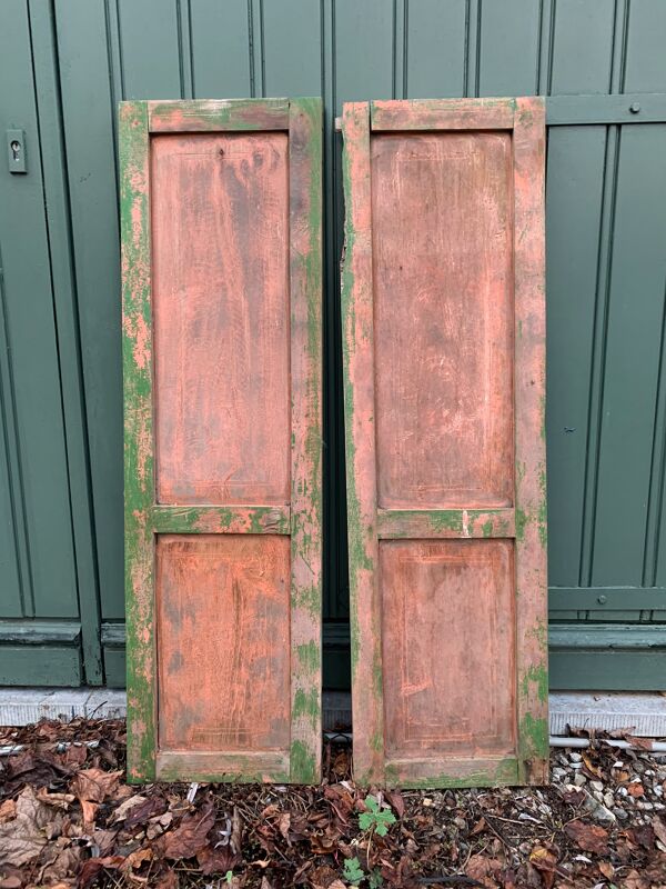 Paire de volets en bois patiné