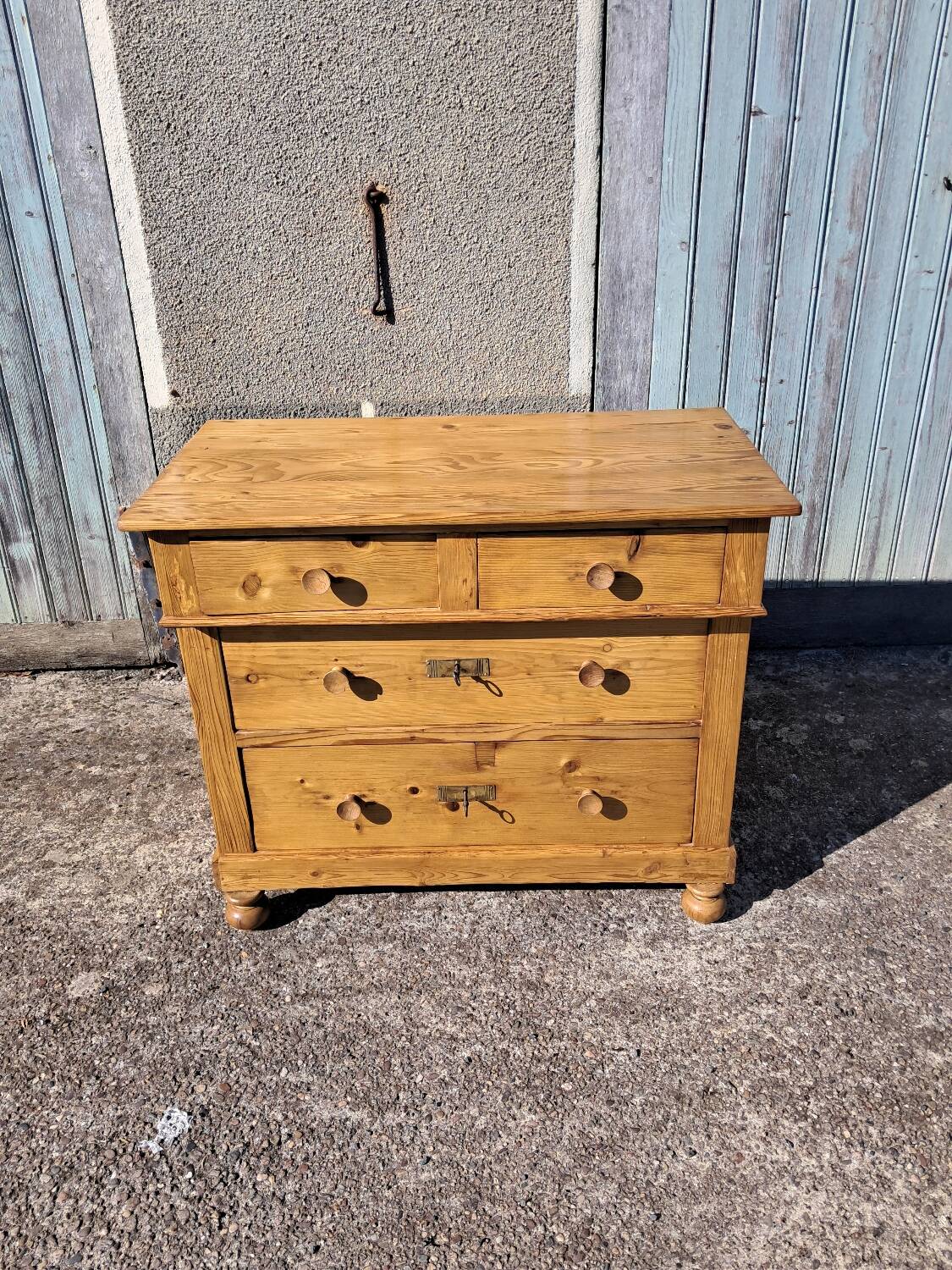 Fir chest of drawers