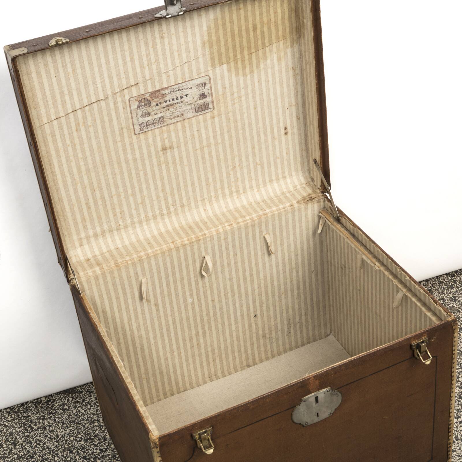 Malle vintage en forme de cube
