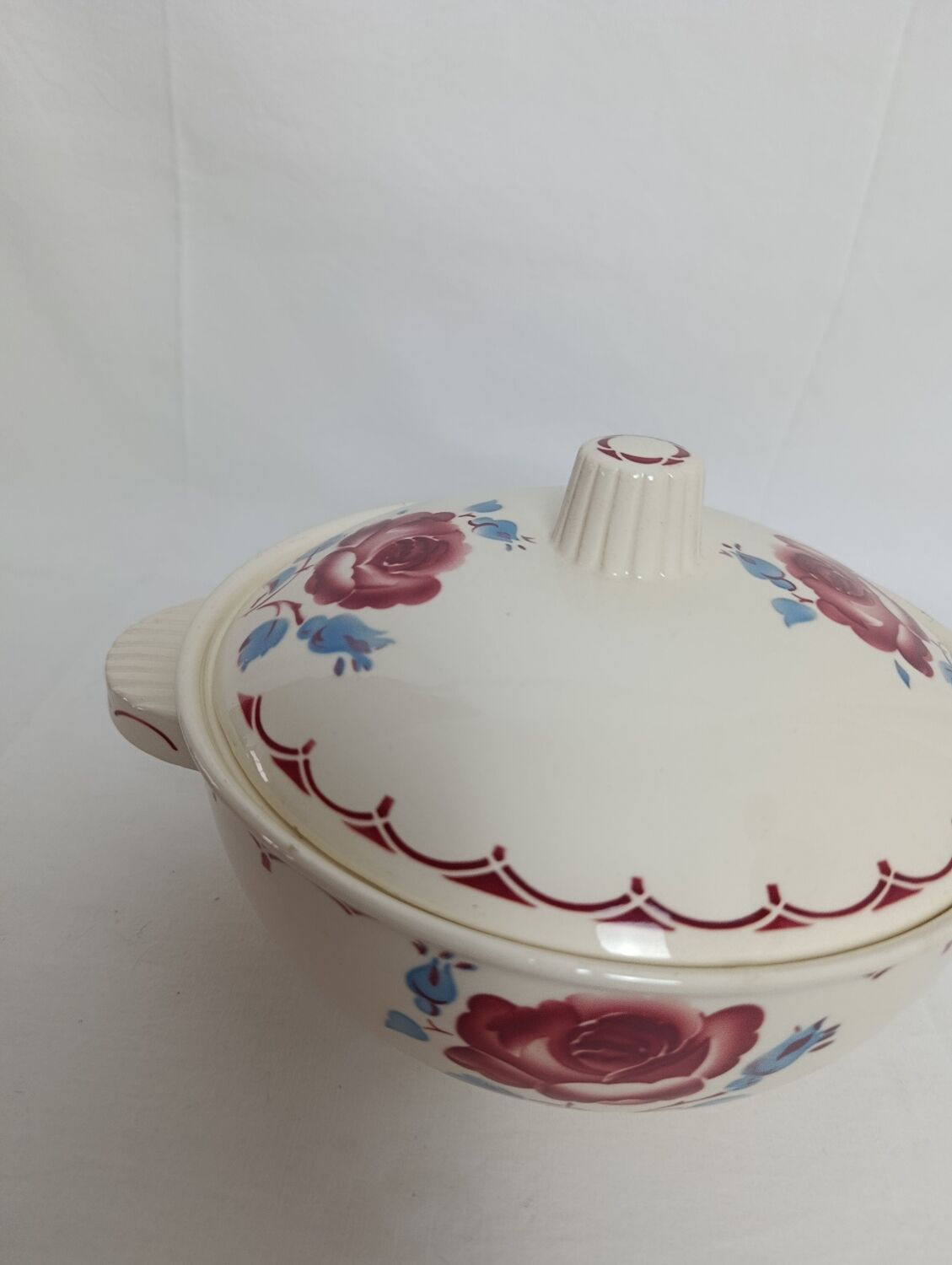 Badonviller soup tureen a la rose in semi-porcelain