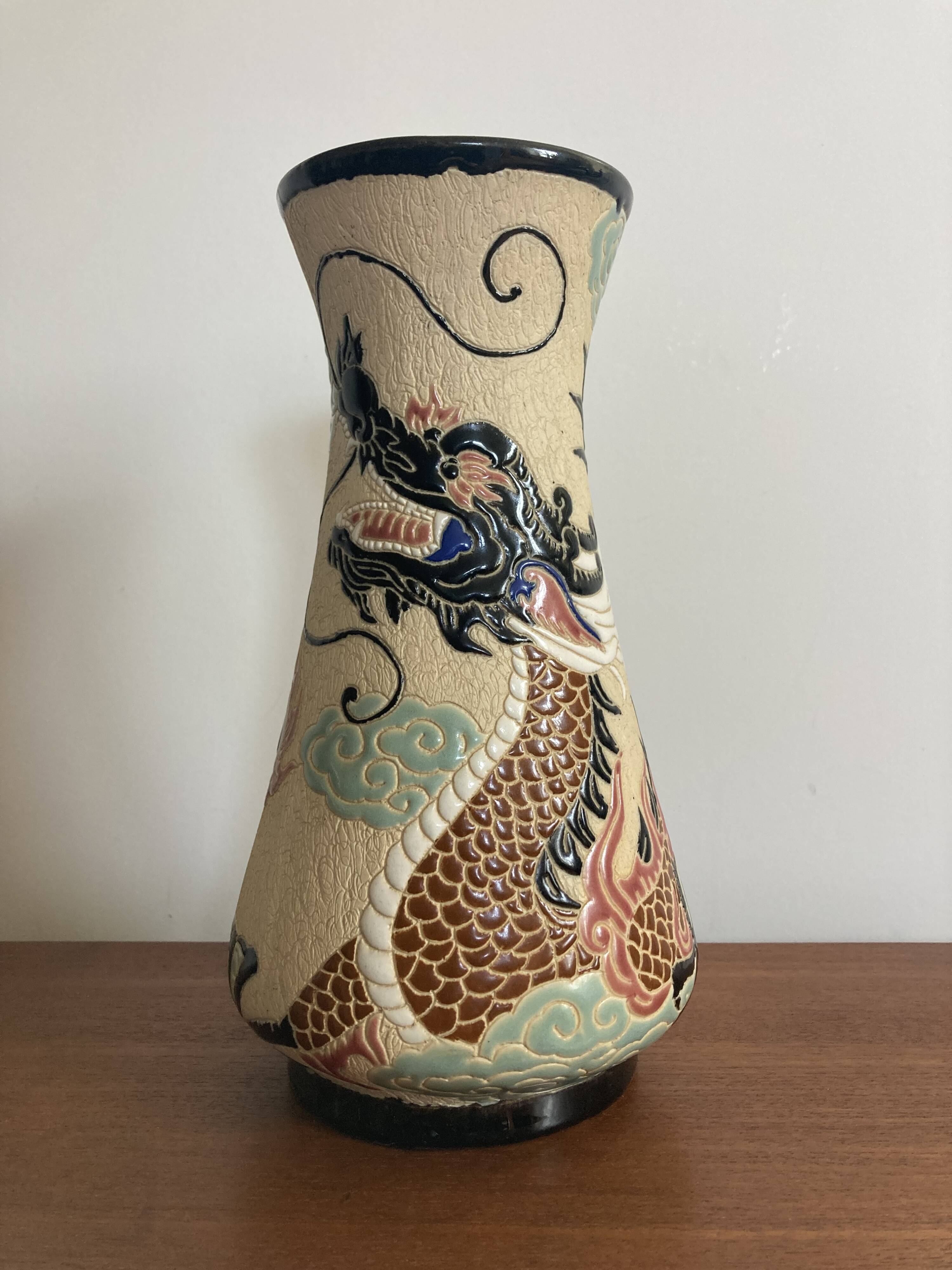Vase Dragon
